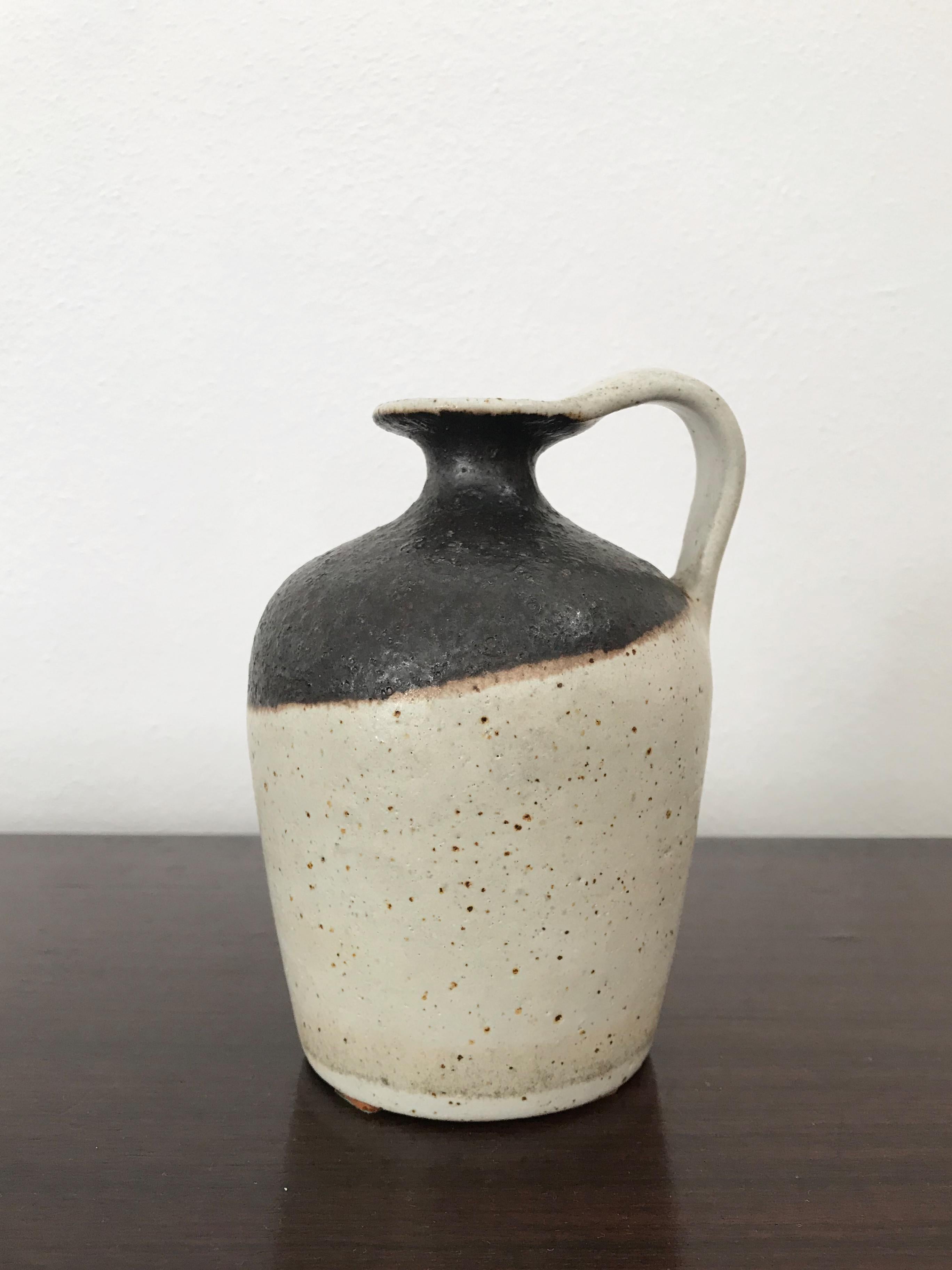Mid-Century moderno Bruno Gambone Italian White Brown Stoneware Vase 1970s in vendita