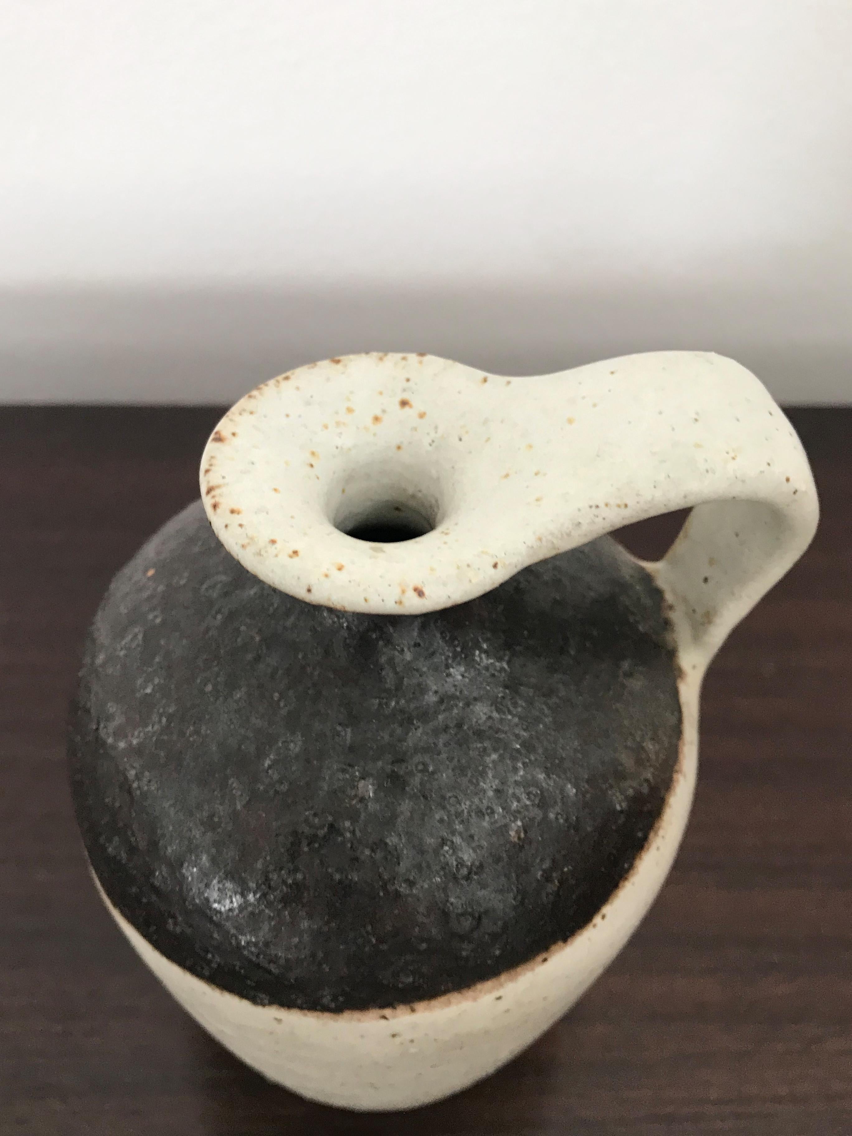 Tornito Bruno Gambone Italian White Brown Stoneware Vase 1970s in vendita