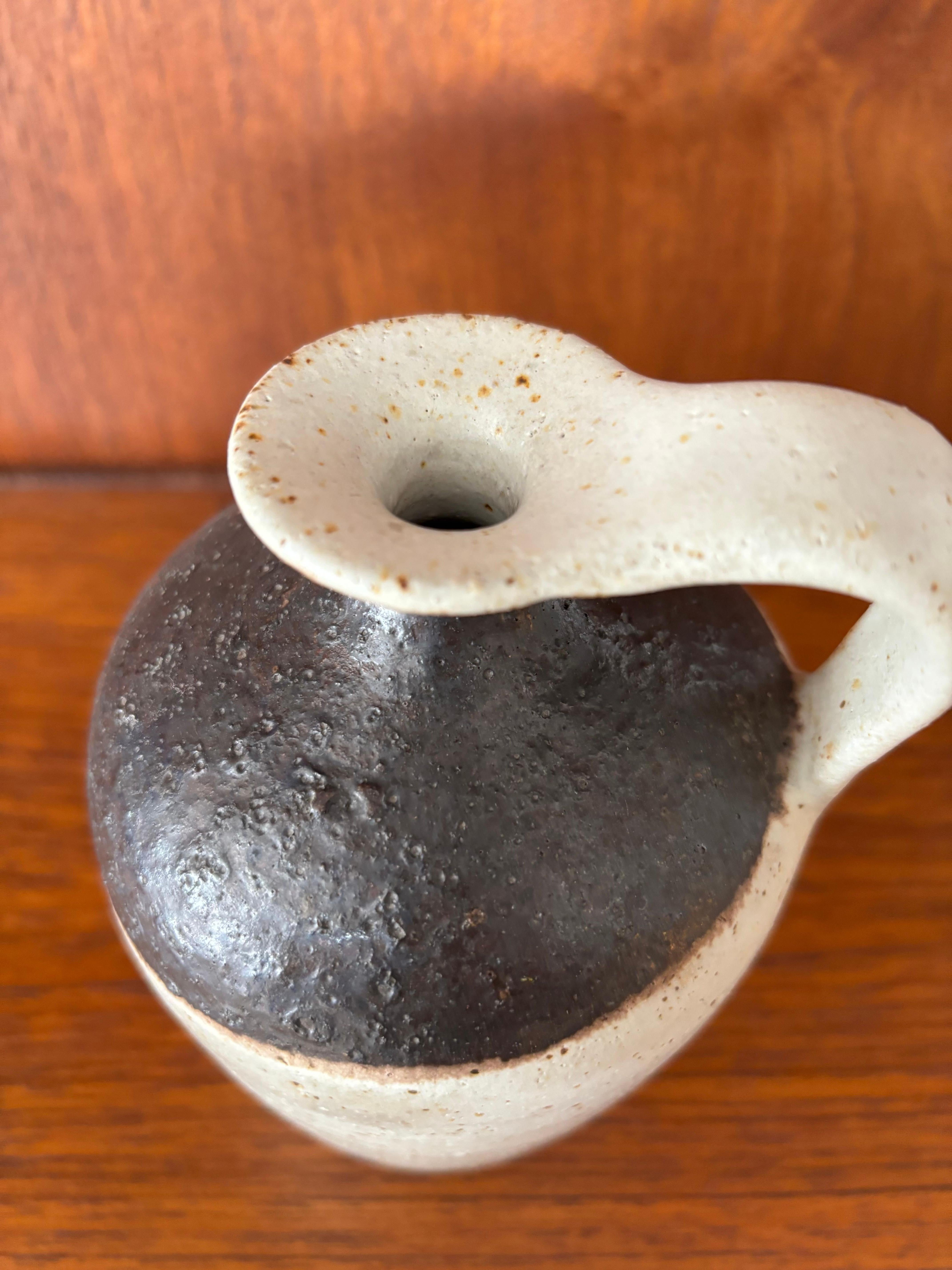 Bruno Gambone Italian White Brown Stoneware Vase 1970s In condizioni buone in vendita a Reggio Emilia, IT
