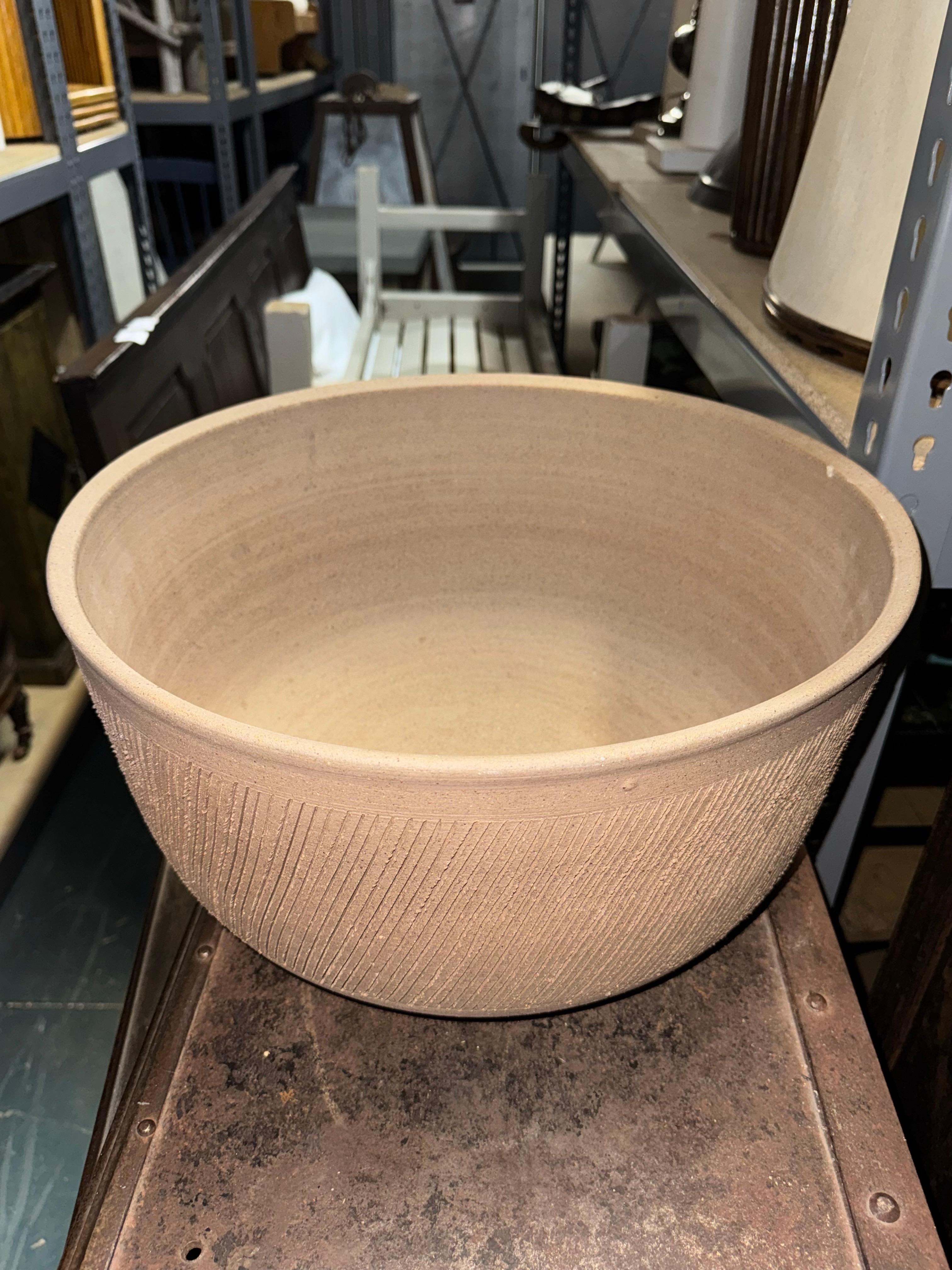 Bruno Gambone, Large Centerpiece Bowl In condizioni buone in vendita a New York, NY