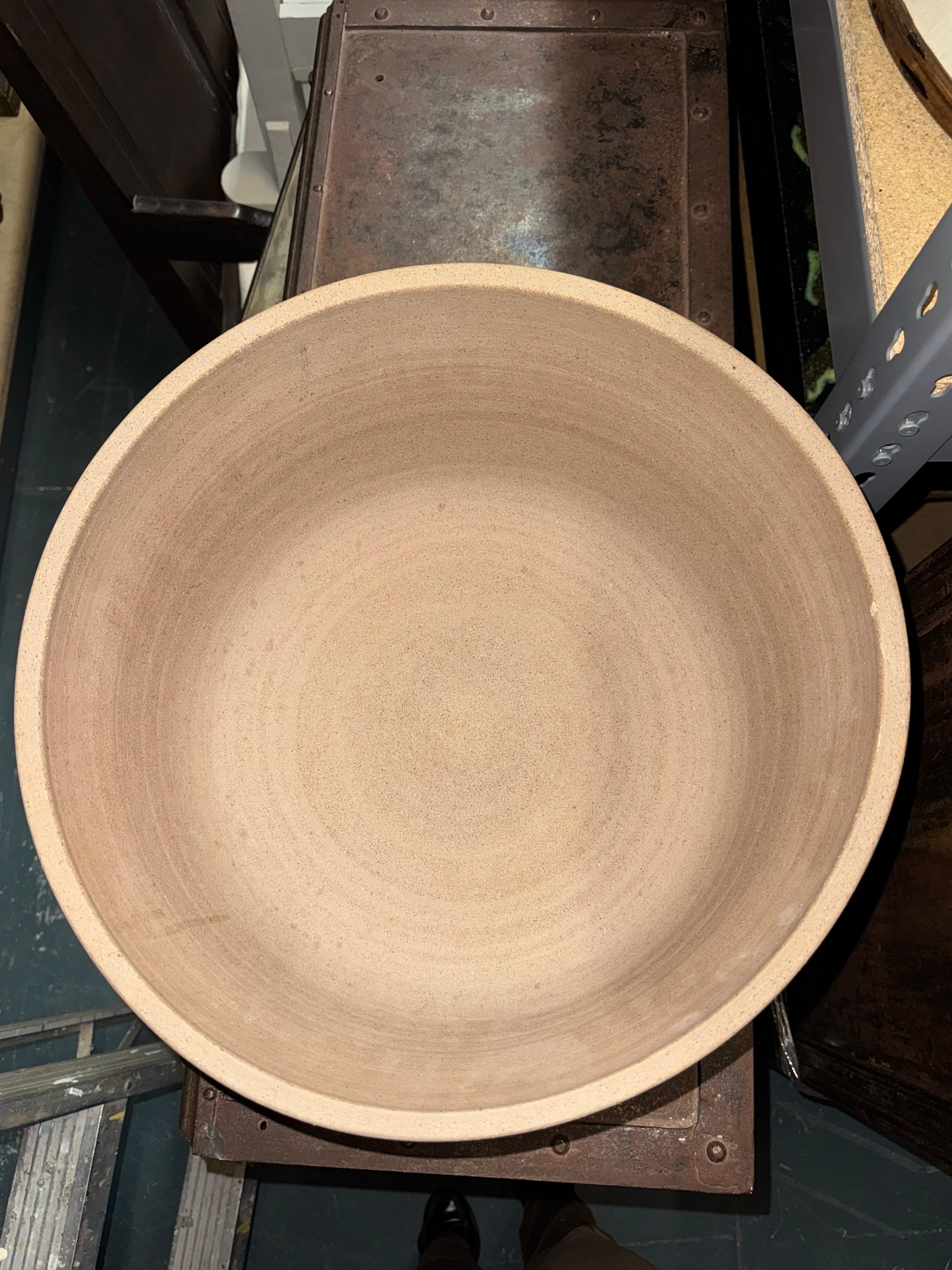 Fine XX secolo Bruno Gambone, Large Centerpiece Bowl in vendita