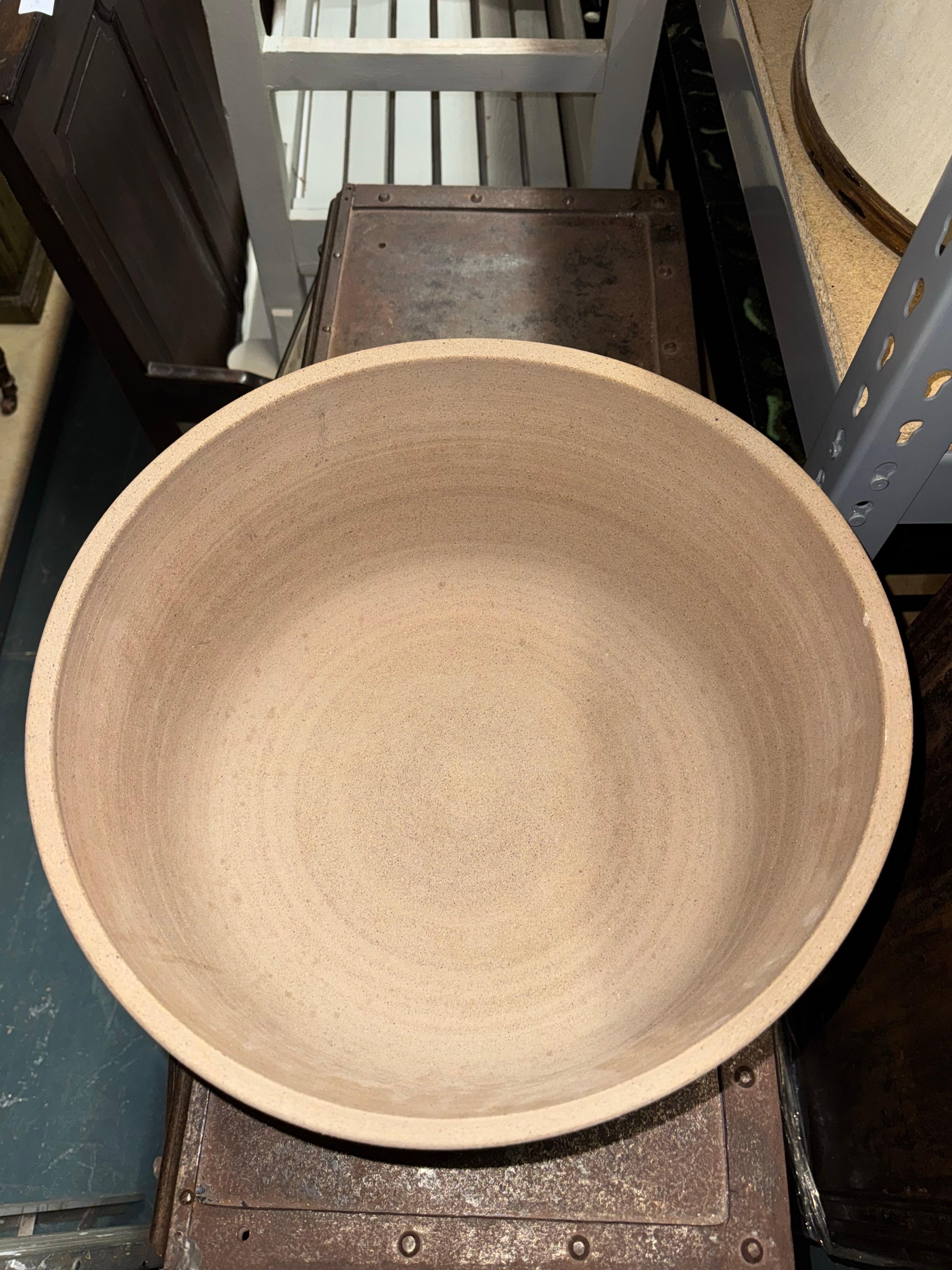 Bruno Gambone, Large Centerpiece Bowl in vendita 1