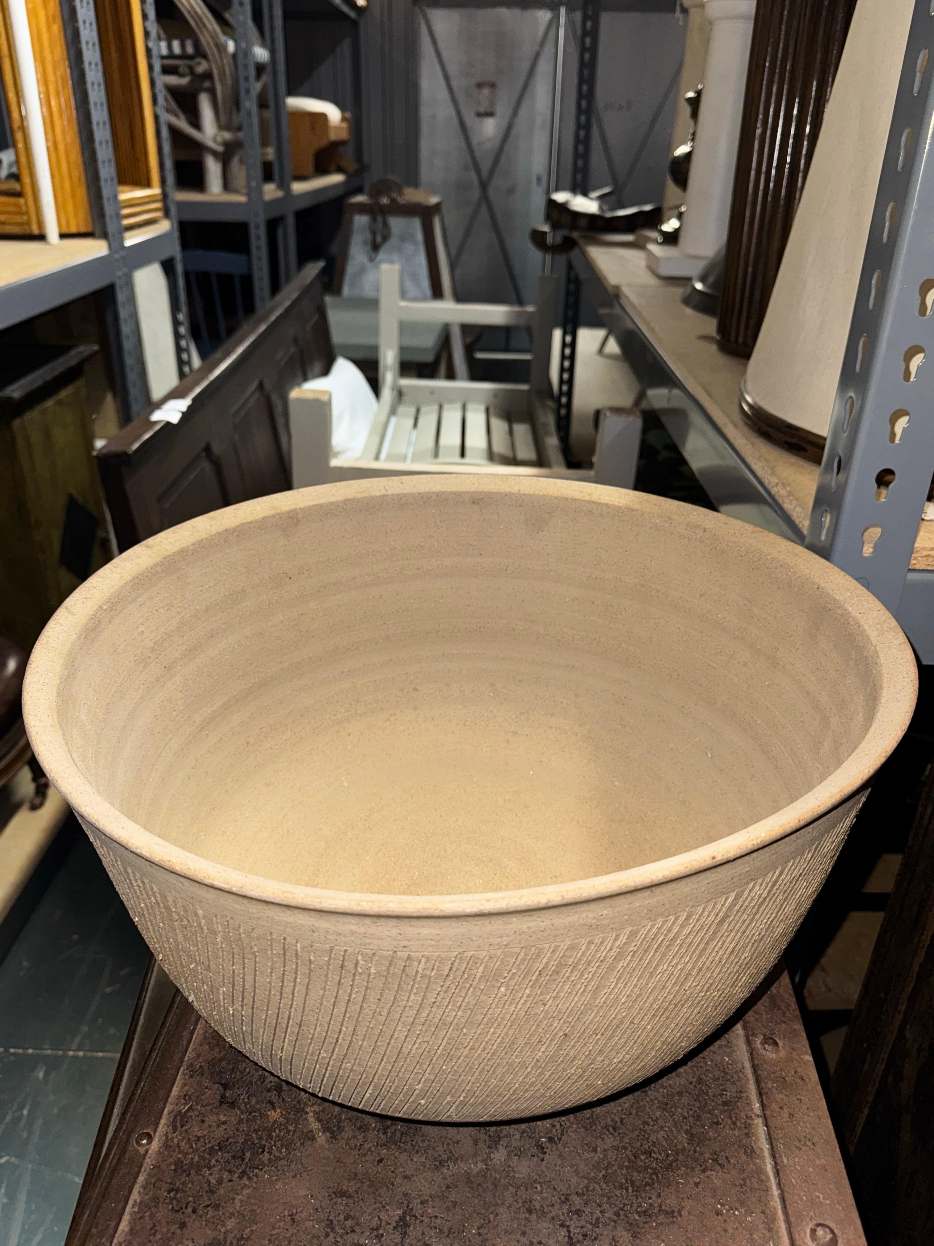 Bruno Gambone, Large Centerpiece Bowl in vendita 3