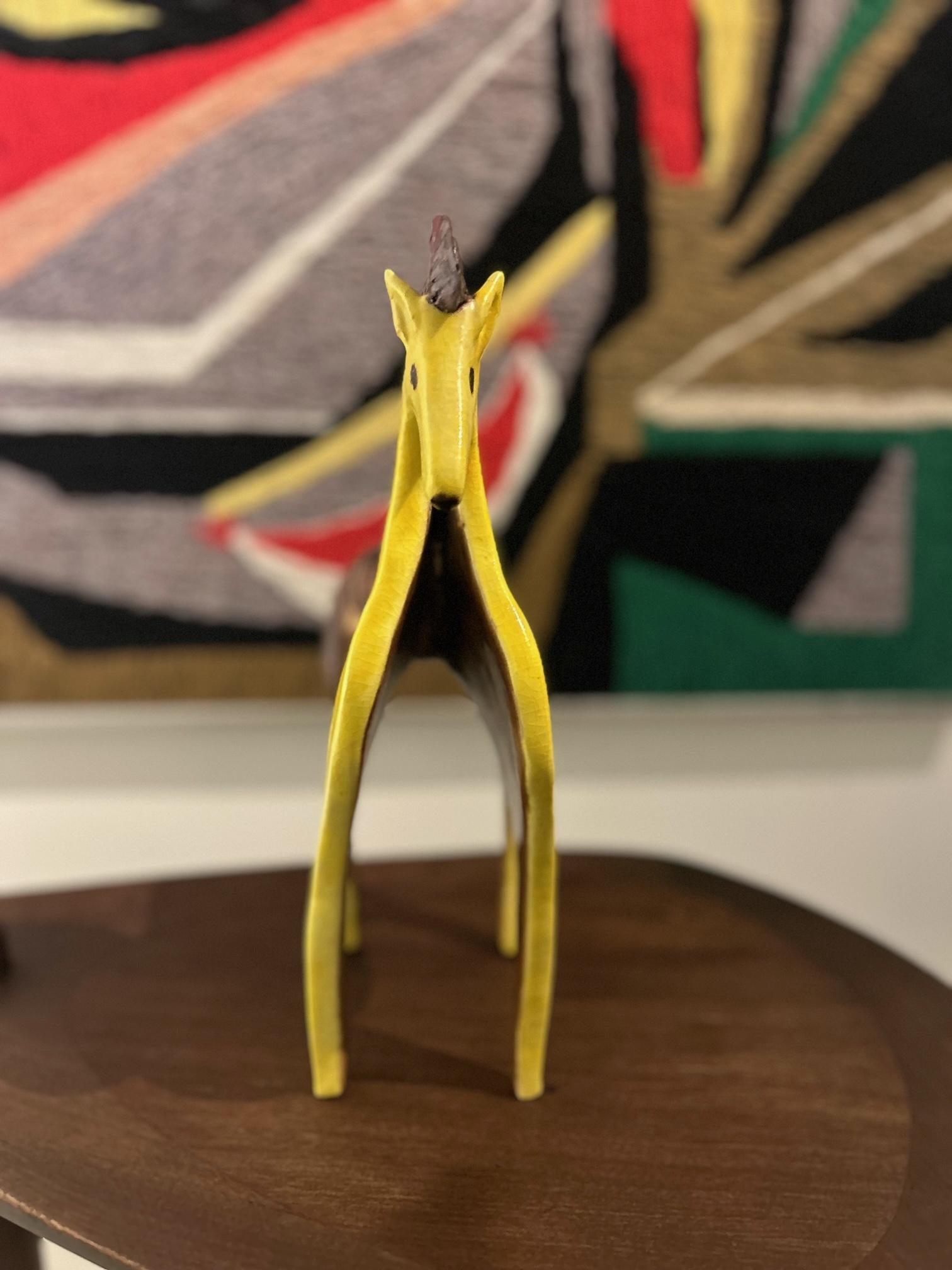 italien Sculpture de cheval jaune en céramique du milieu du siècle dernier de Bruno Gambone 
