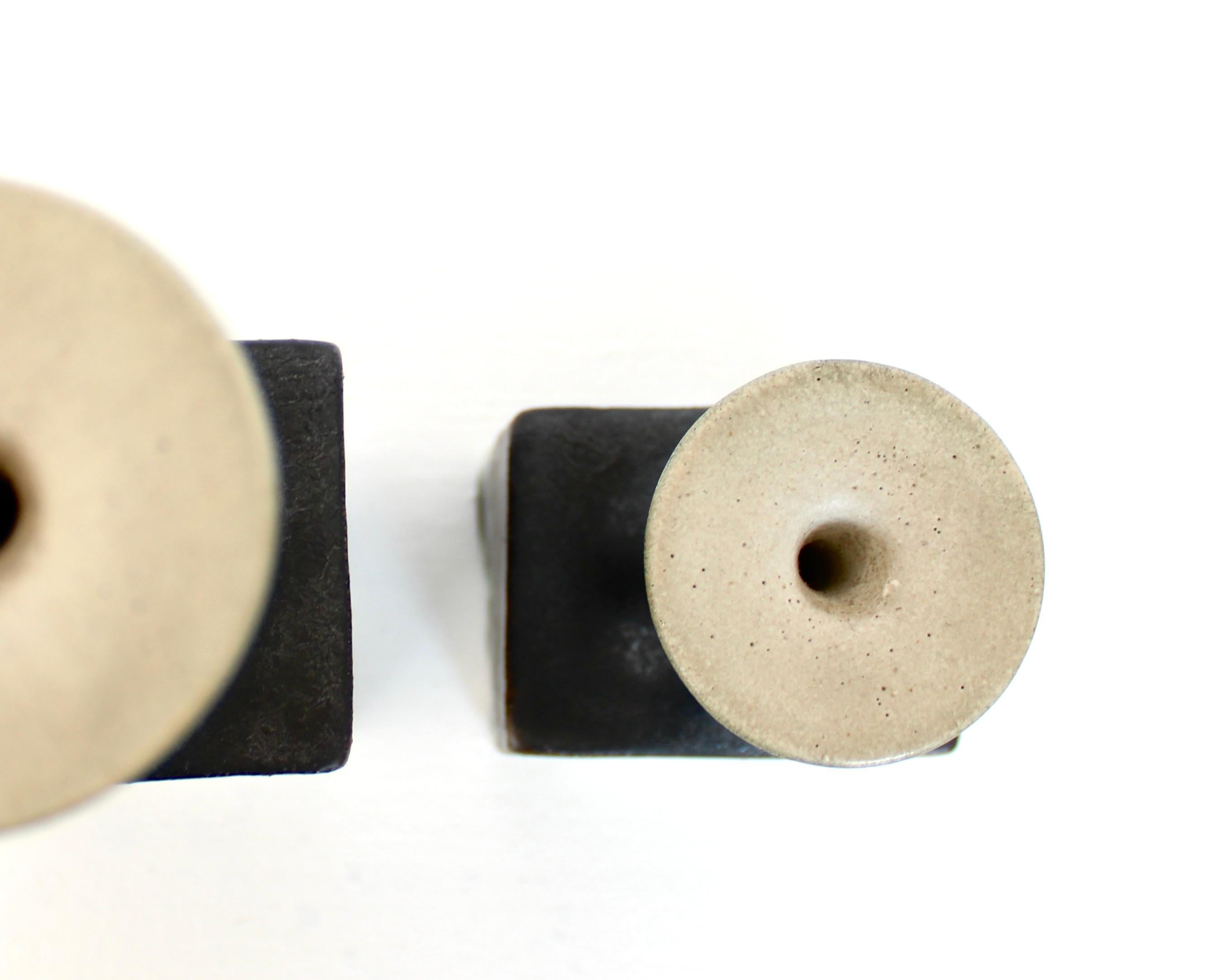 Paire de vases-bouteilles en céramique émaillée de Bruno Gambone, Italie, vers 1970 en vente 3