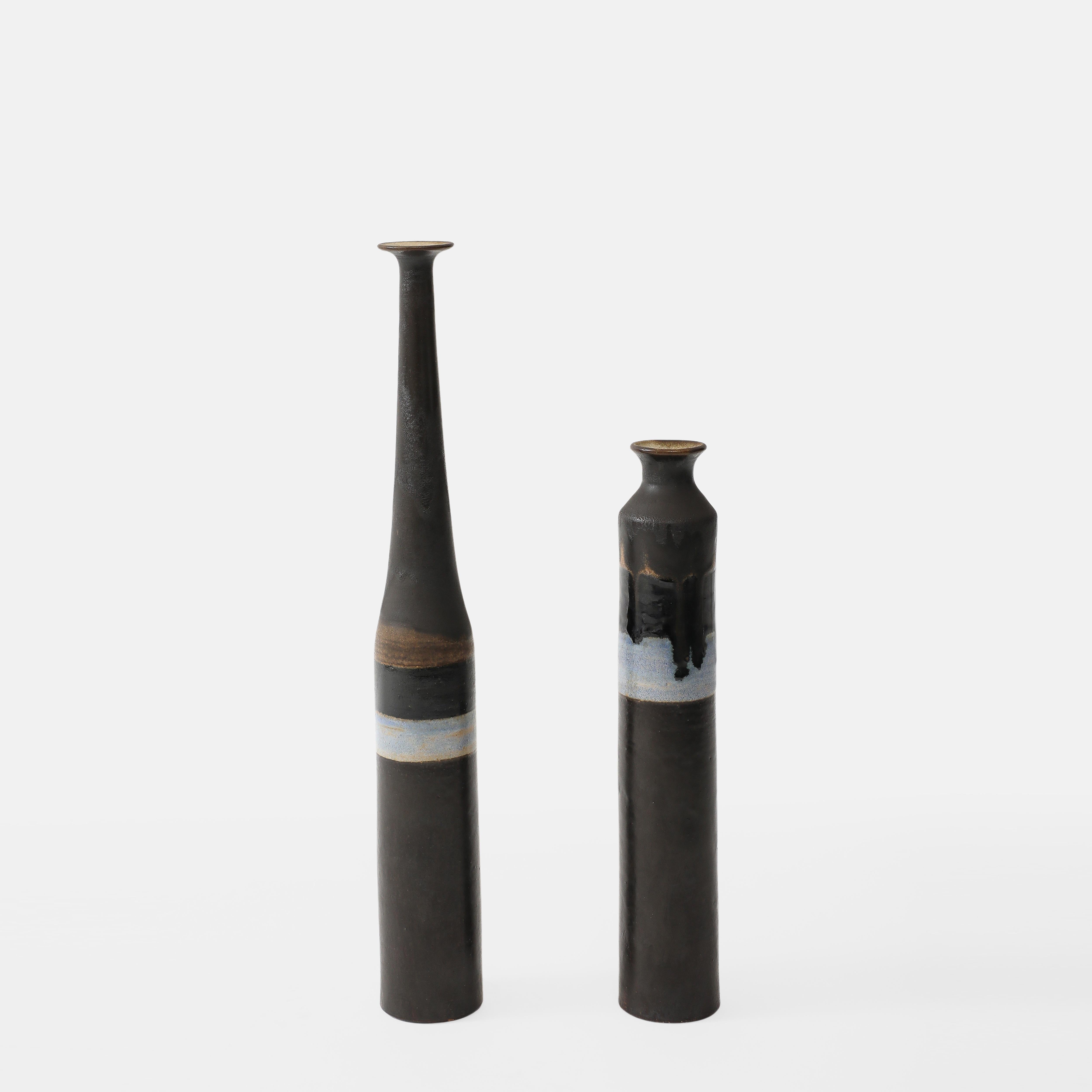 Vernissé Bruno Gambone Paire de bouteilles ou de vases en céramique ou en grès, Italie, années 1970 en vente