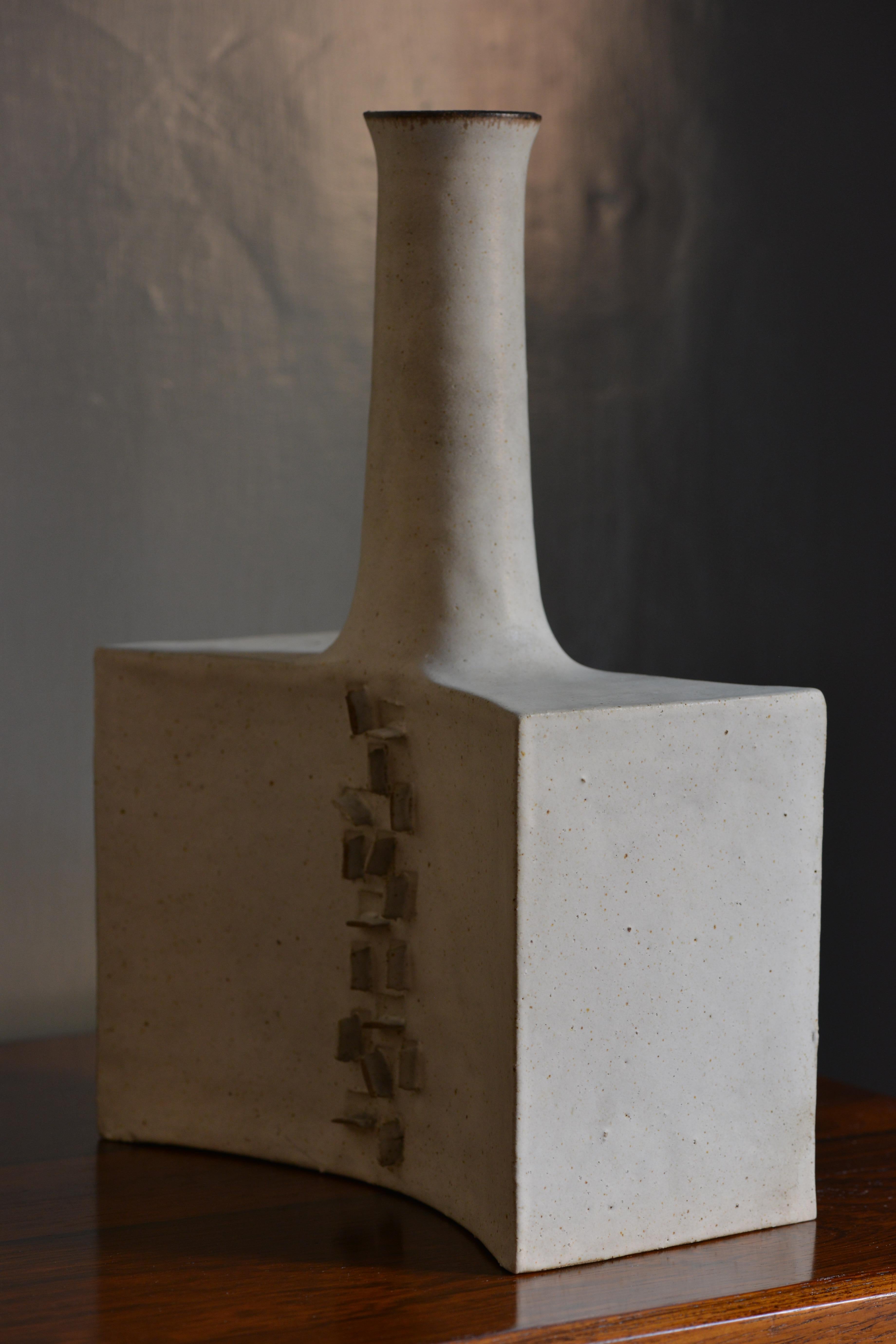 This one-of-a-kind piece by Bruno Gambone, realized in 1982, is signed by the artist on the bottom and is a variation on the typical bottle-vase theme.