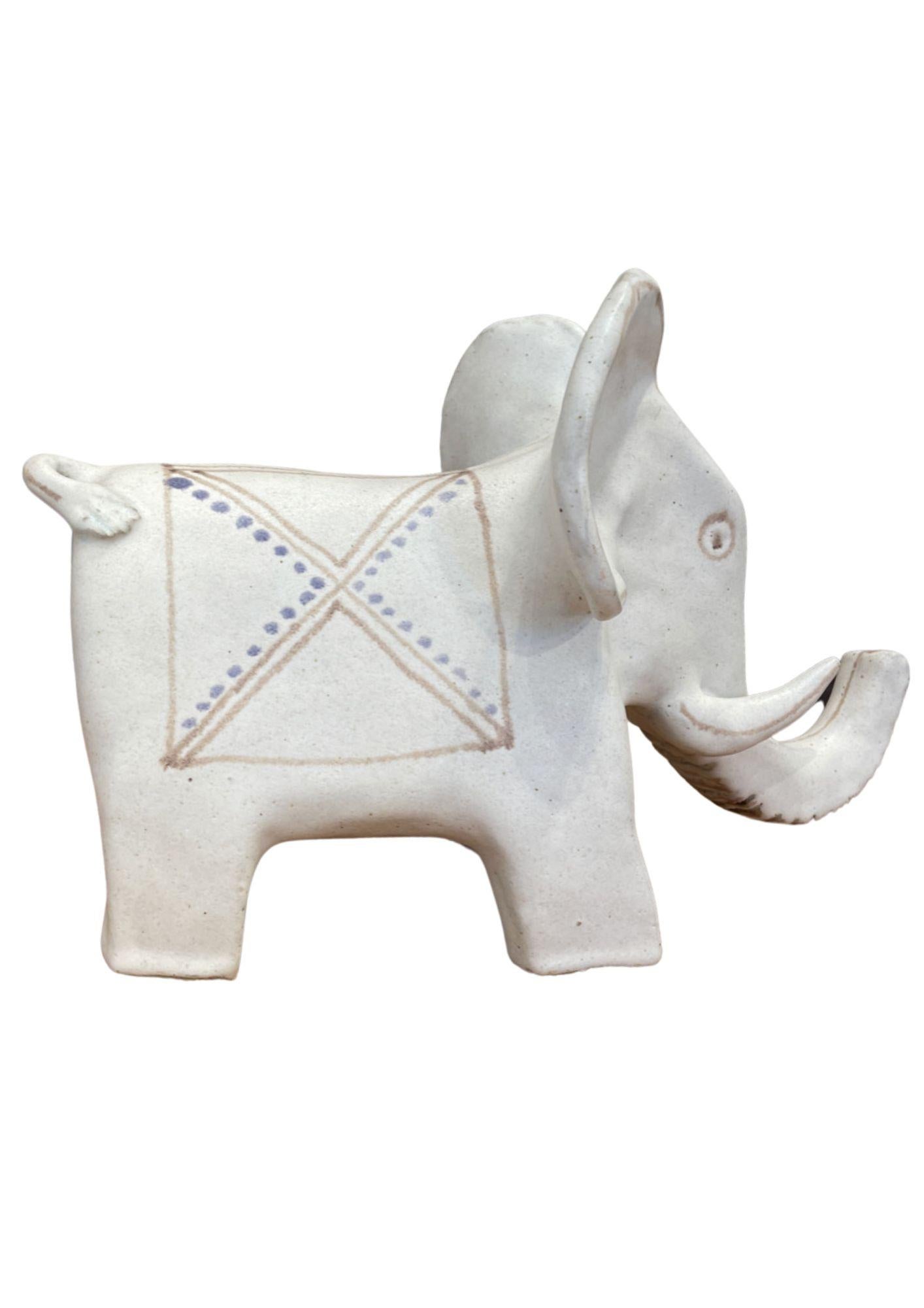 éléphant - Gray Figurative Sculpture by Bruno Gambone