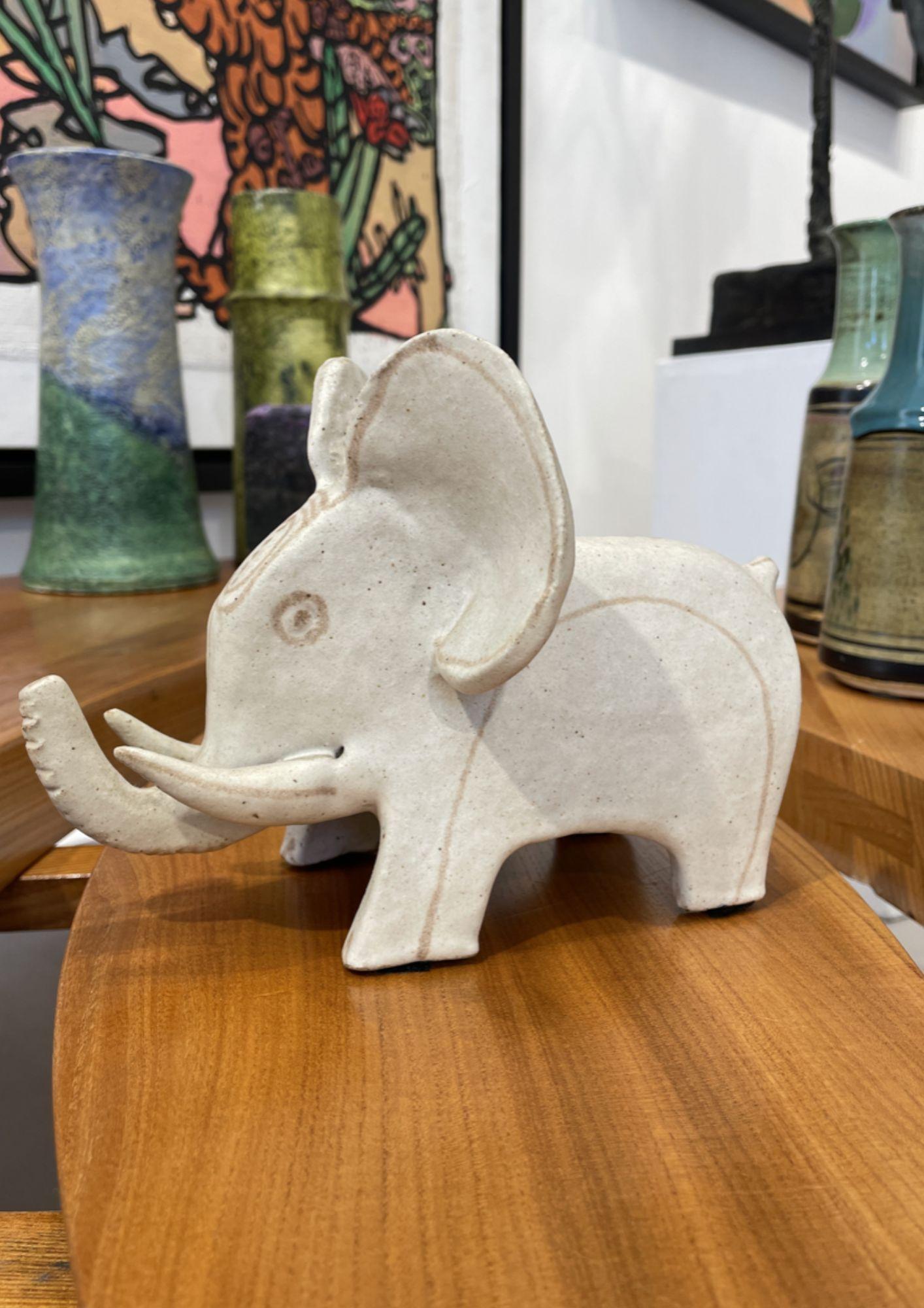 éléphant n°2 - Gray Figurative Sculpture by Bruno Gambone