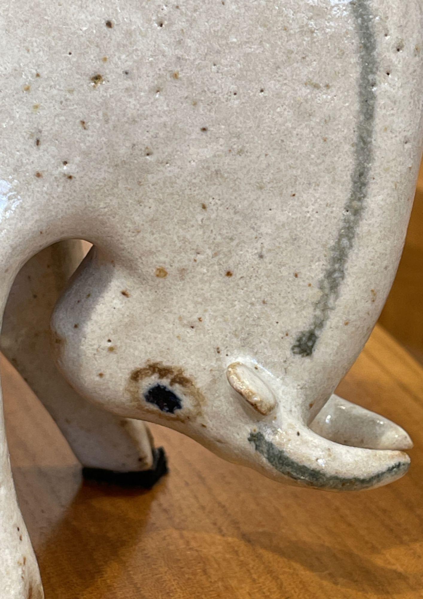 Taureau - Figurative Sculpture Grigio di Bruno Gambone