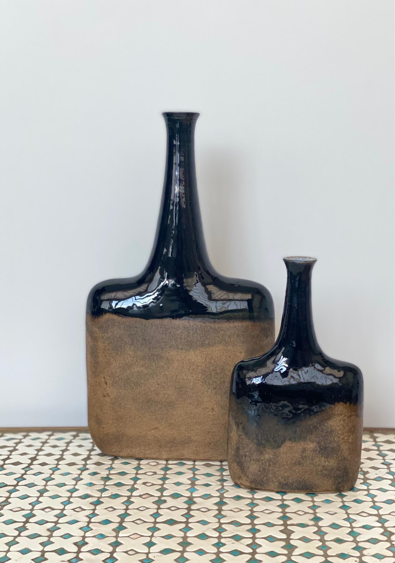 Set of 2 earthenware bottles vases by Bruno Gambone, Italy, 1970s
Signed Gambone Italy.
Measures: heights : 36 cm and 23 cm.