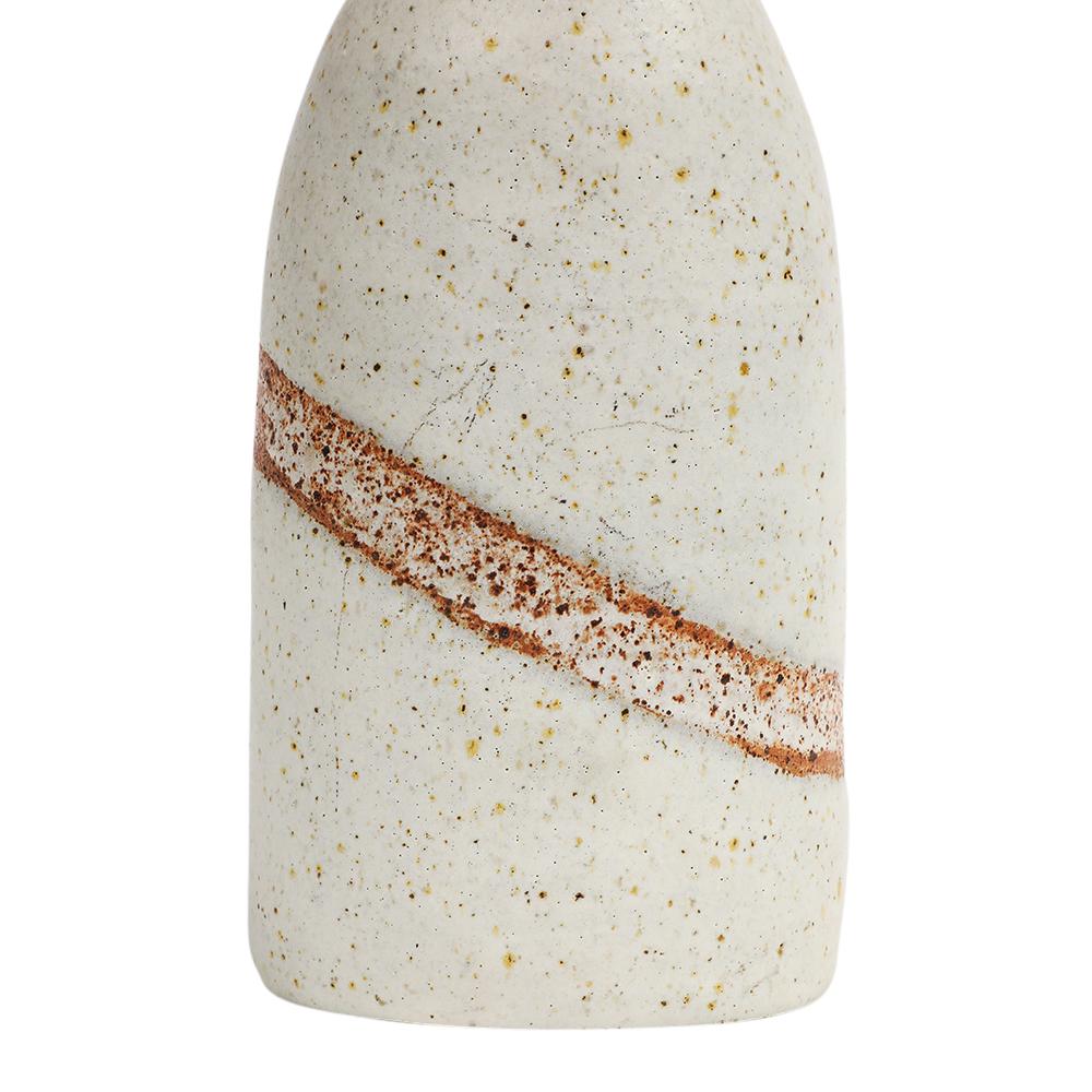 Bruno Gambone Vase, Keramik, weiß, gebrannter Umber, Streifen, signiert (Italienisch) im Angebot