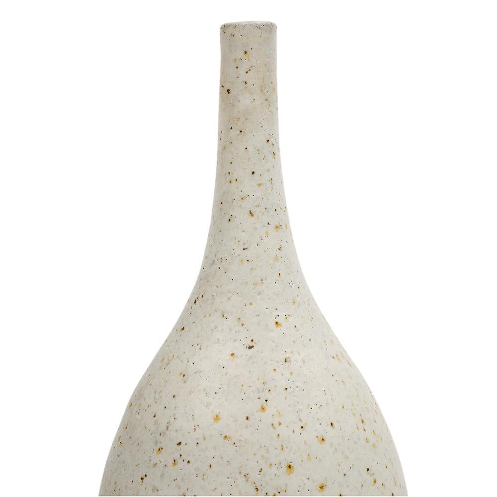 Bruno Gambone Vase, Keramik, weiß, gebrannter Umber, Streifen, signiert (Glasiert) im Angebot