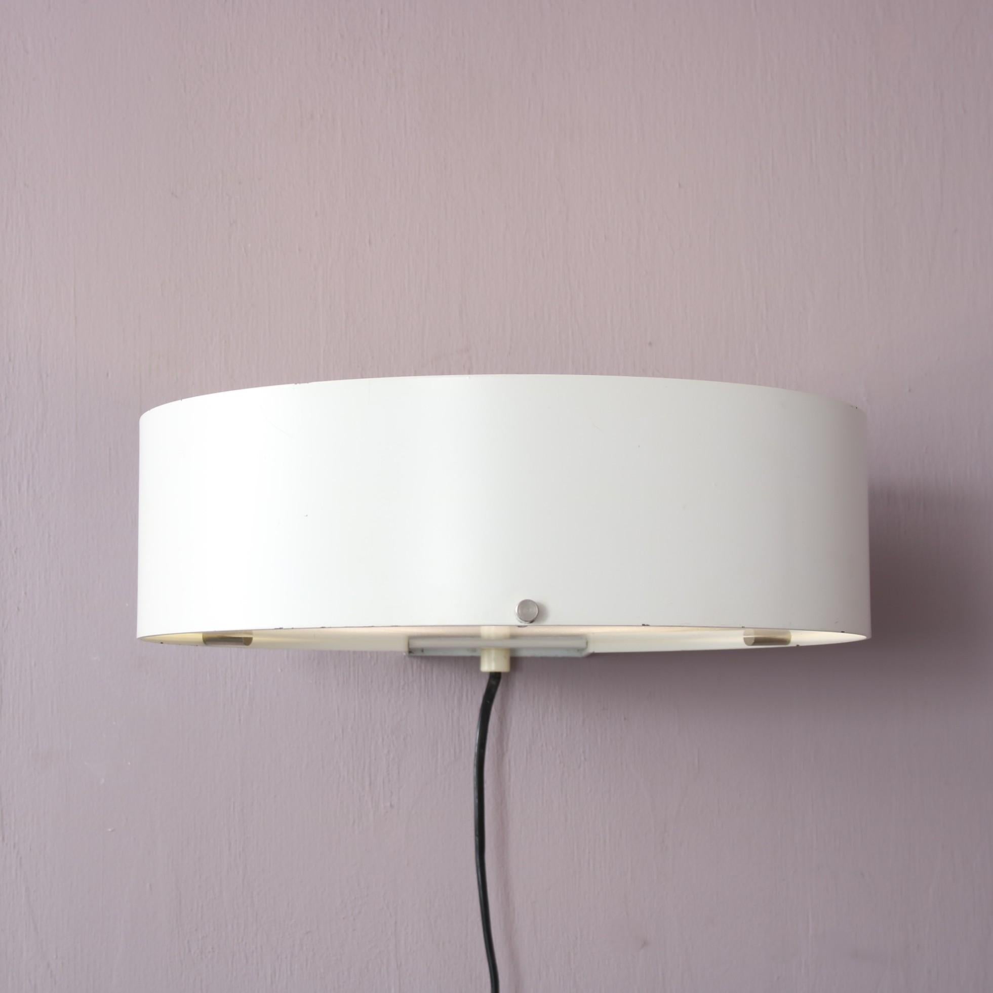 Mid-Century moderno Bruno Gatta Lampada da parete per Stilnovo, Italia 1960 in vendita
