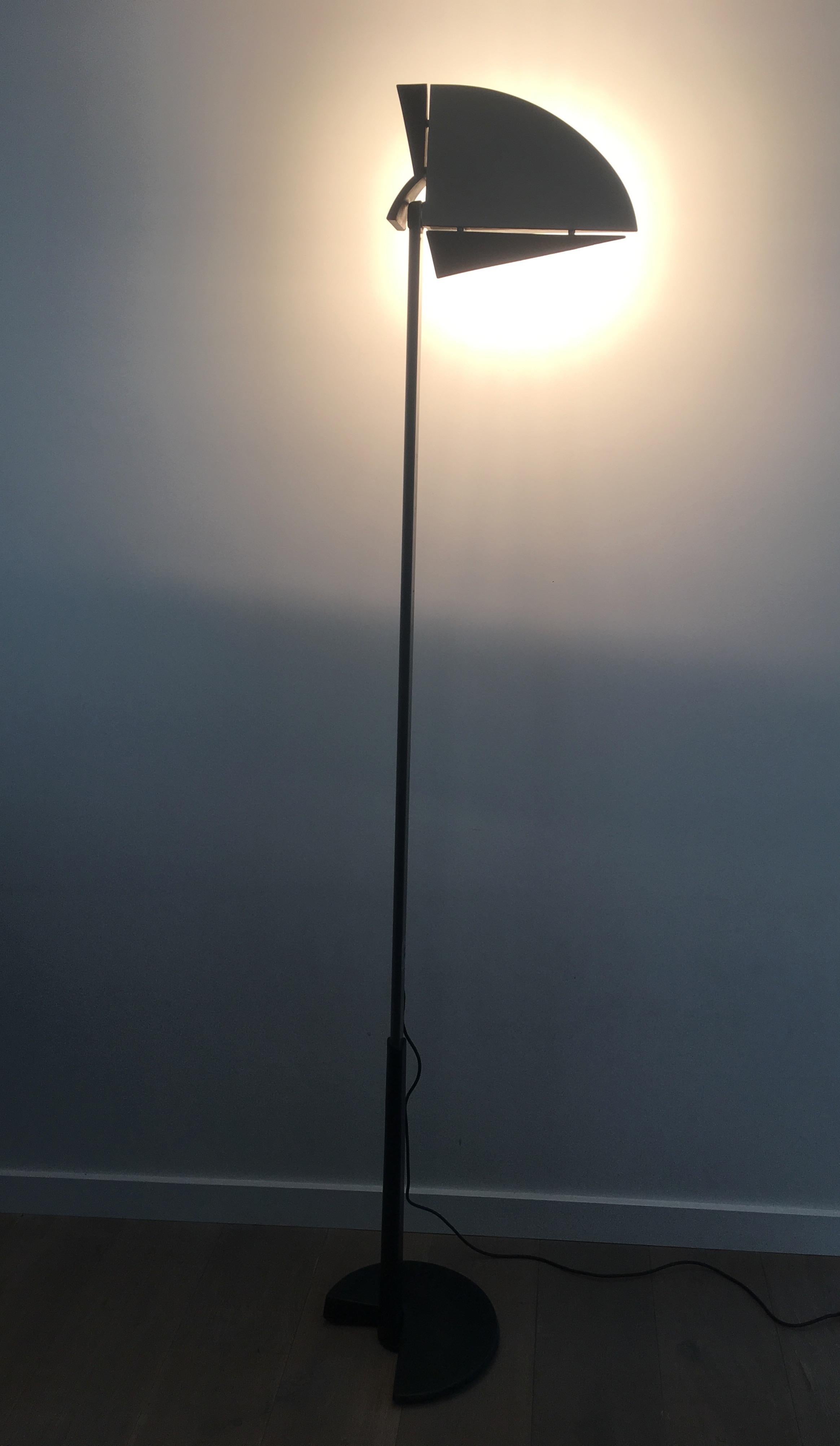 Bruno Gecchelin pour Gruppo Skipper. Lampadaire en émail gris et caoutchouc noir mat en vente 6