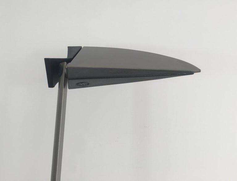 Bruno Gecchelin for Gruppo Skipper. Floor Lamp in Grey Enamel with Mat Black Rub For Sale 10
