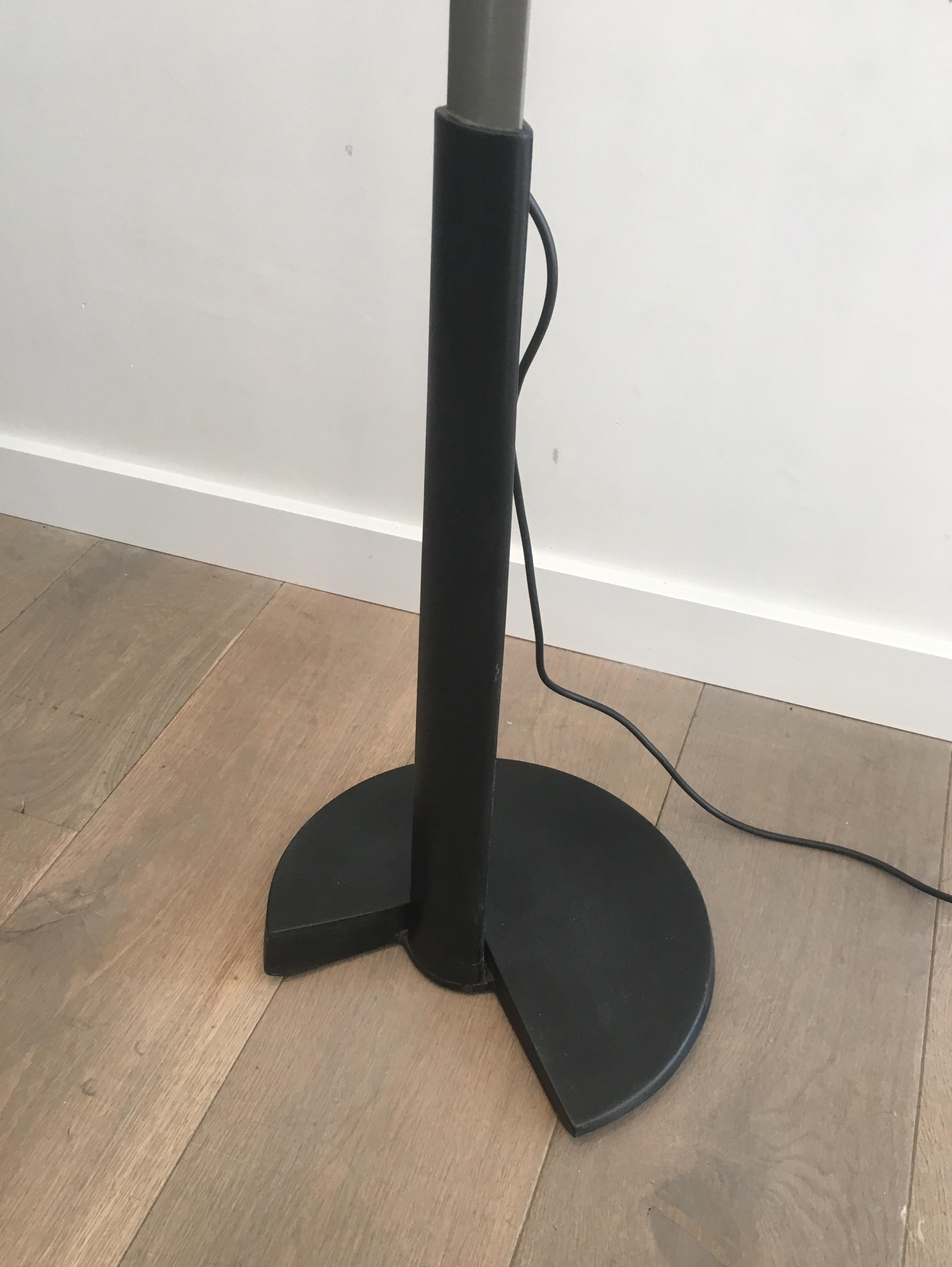 Bruno Gecchelin pour Gruppo Skipper. Lampadaire en émail gris et caoutchouc noir mat en vente 12