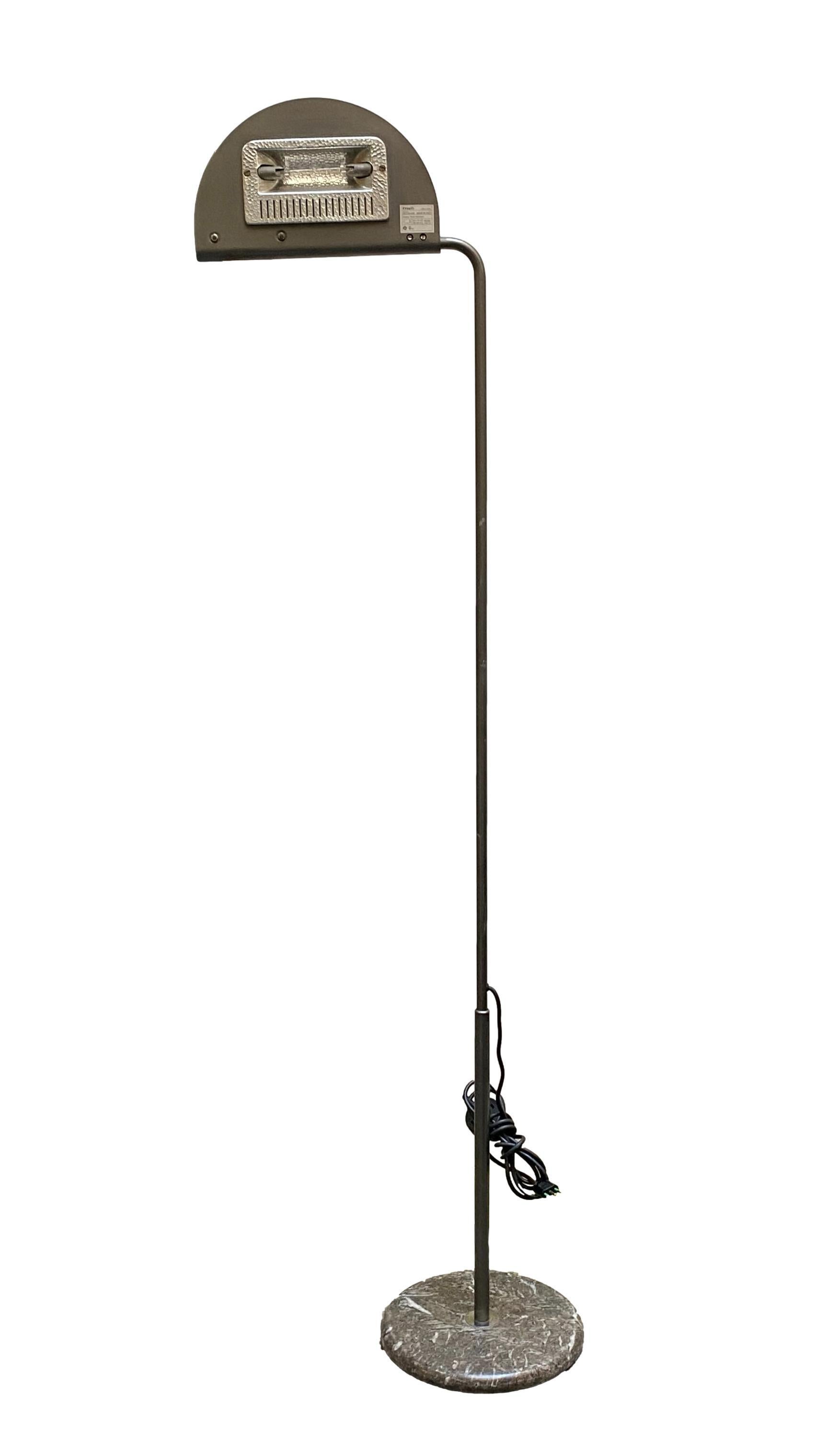 This Italian floor lamp, model Mezzaluna, was designed by Bruno Gecchelin in 1974 and produced by Skipper. The floor lamp has a tubular chrome-plated steel structure, a grey marble base and an adjustable black enamelled head. The pole is adjustable