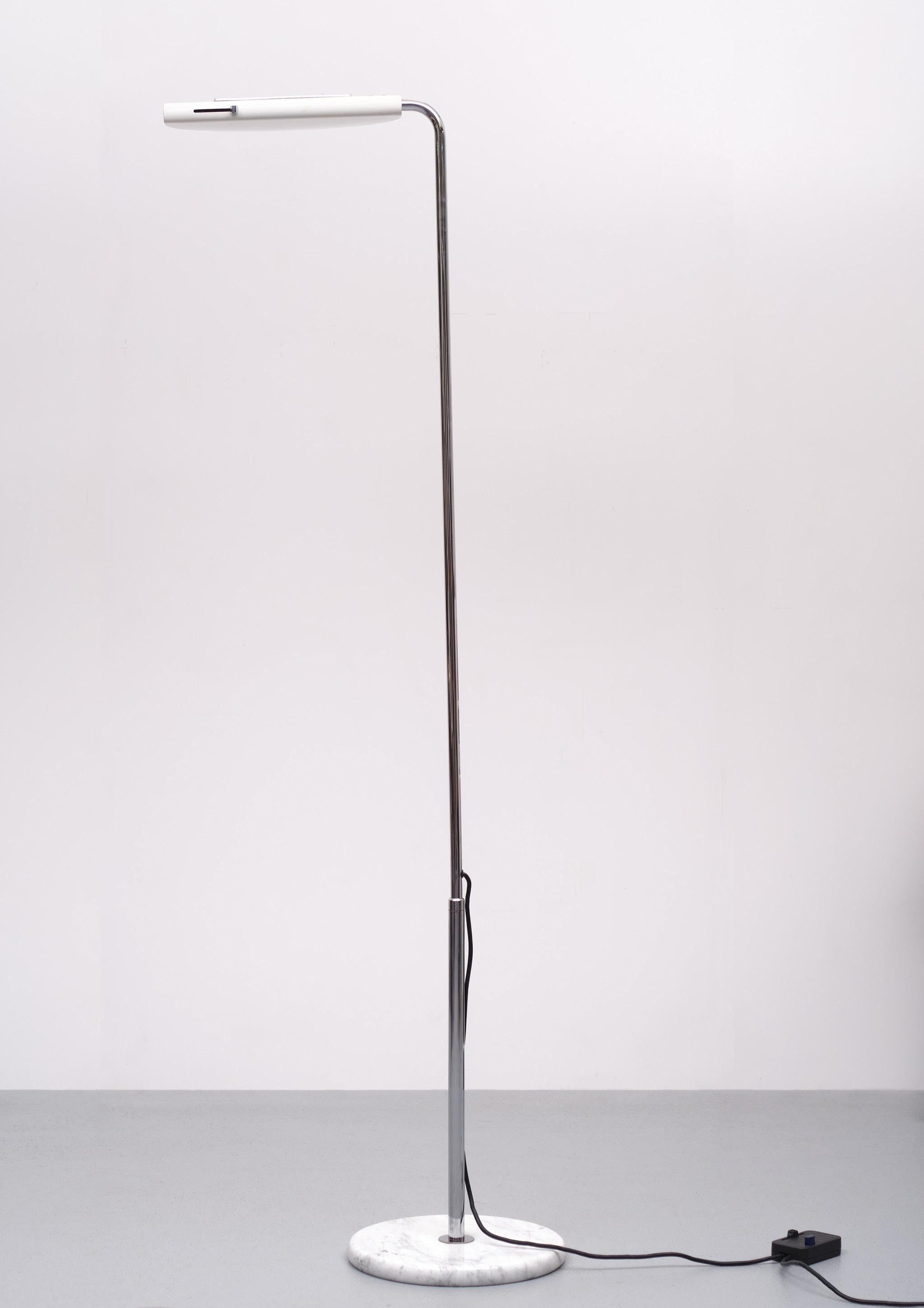 Fin du 20e siècle Bruno Gecchelin pour Skipper, lampadaire « Mezzaluna », blanc des années 1970 en vente