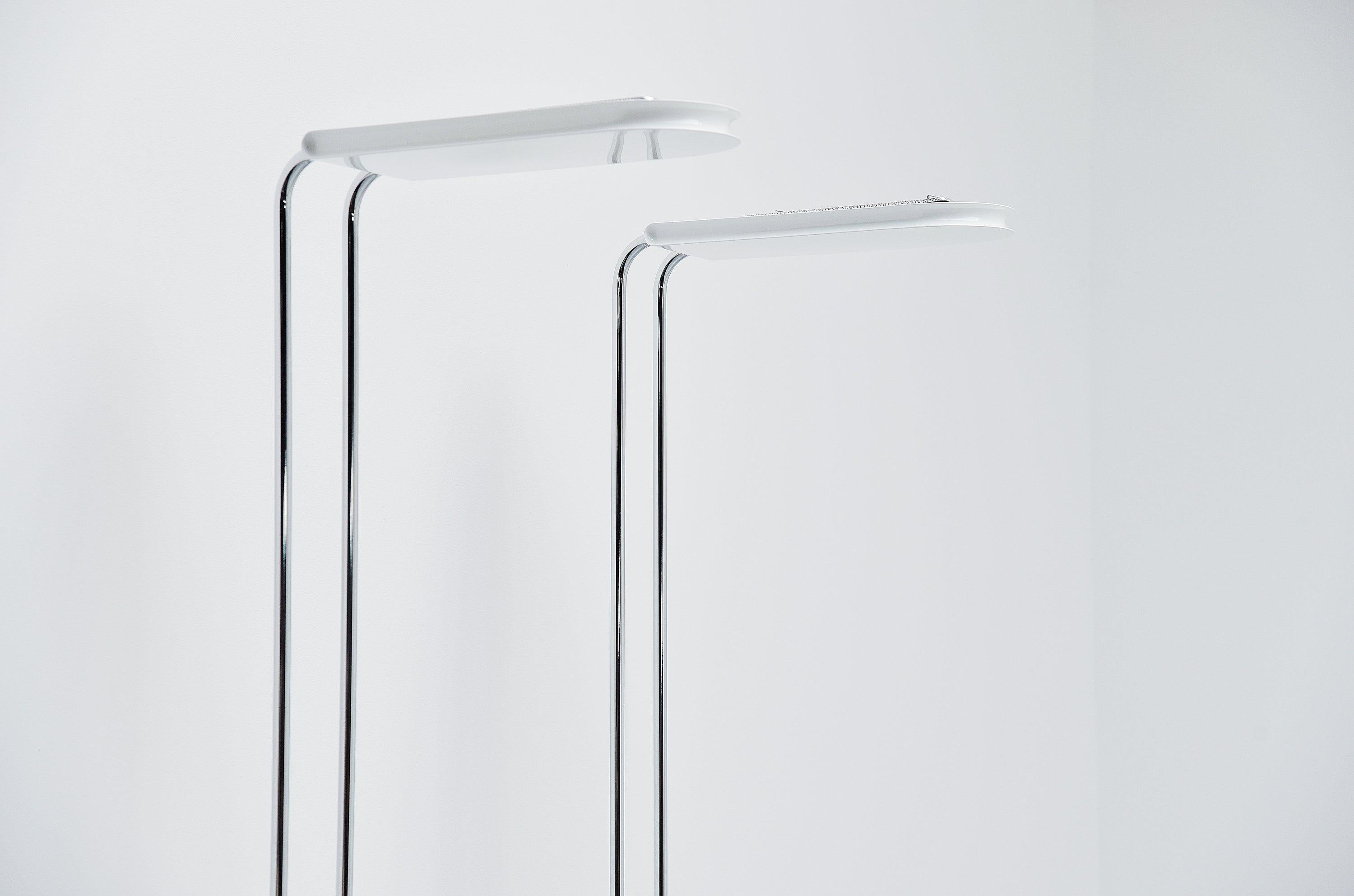 Spectacular pair of 'Gesto' floor lamps designed by Bruno Gecchelin and manufactured by Skipper, Italy, 1975. The lamp has a solid Carrara marble base with very nice grey veins running through. Two chrome-plated tubular frames with a white painted