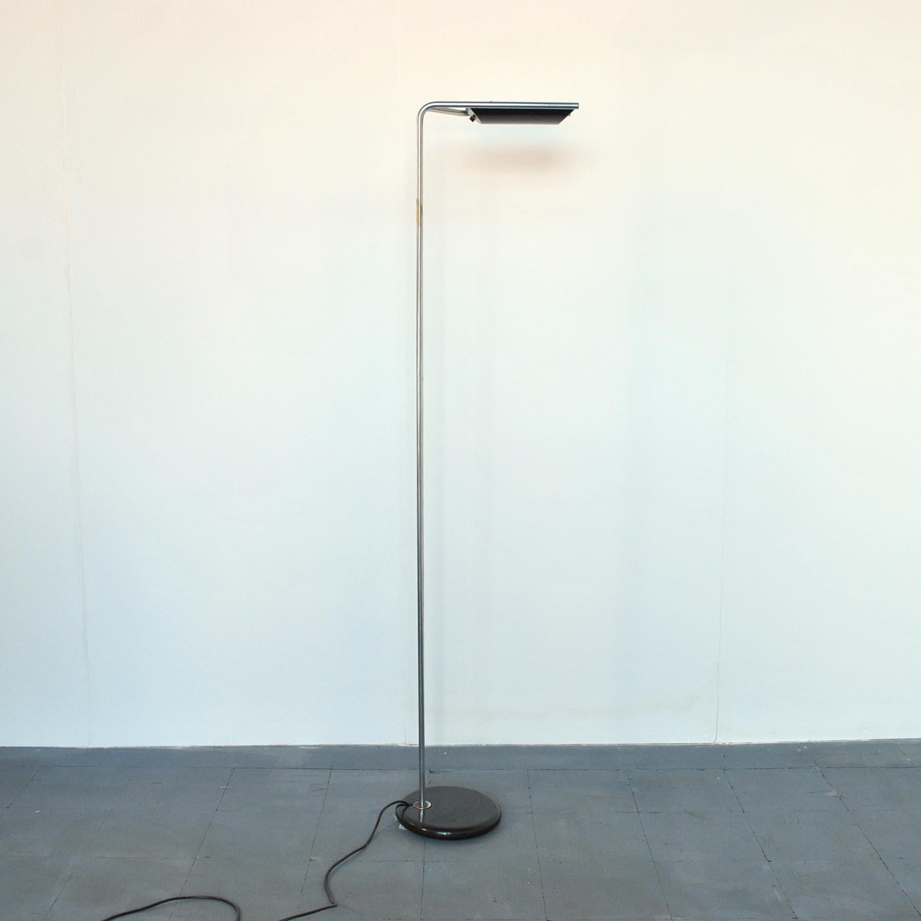 Italian midcentury floor lamp by Bruno Gecchelin design for Guzzini Italia, 1970s.
Bruno Gecchelin was born in Milan in 1939. In 1962 he developed studies and research on gas cookers and compact refrigerators for Indesit and began designing