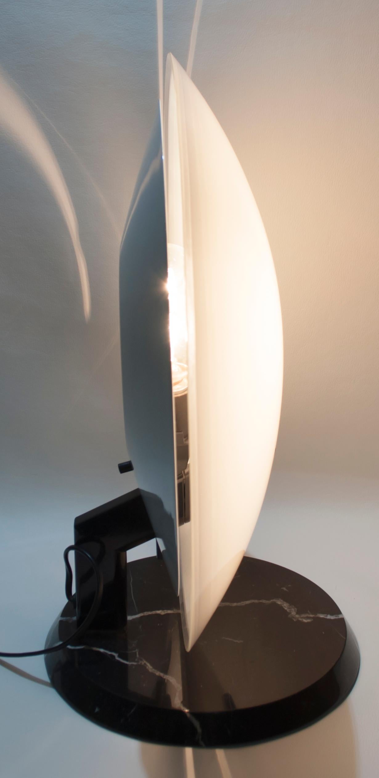 Moderne Lampe de bureau italienne « Perla » de Bruno Gecchelin pour Oluce, années 1980 en vente