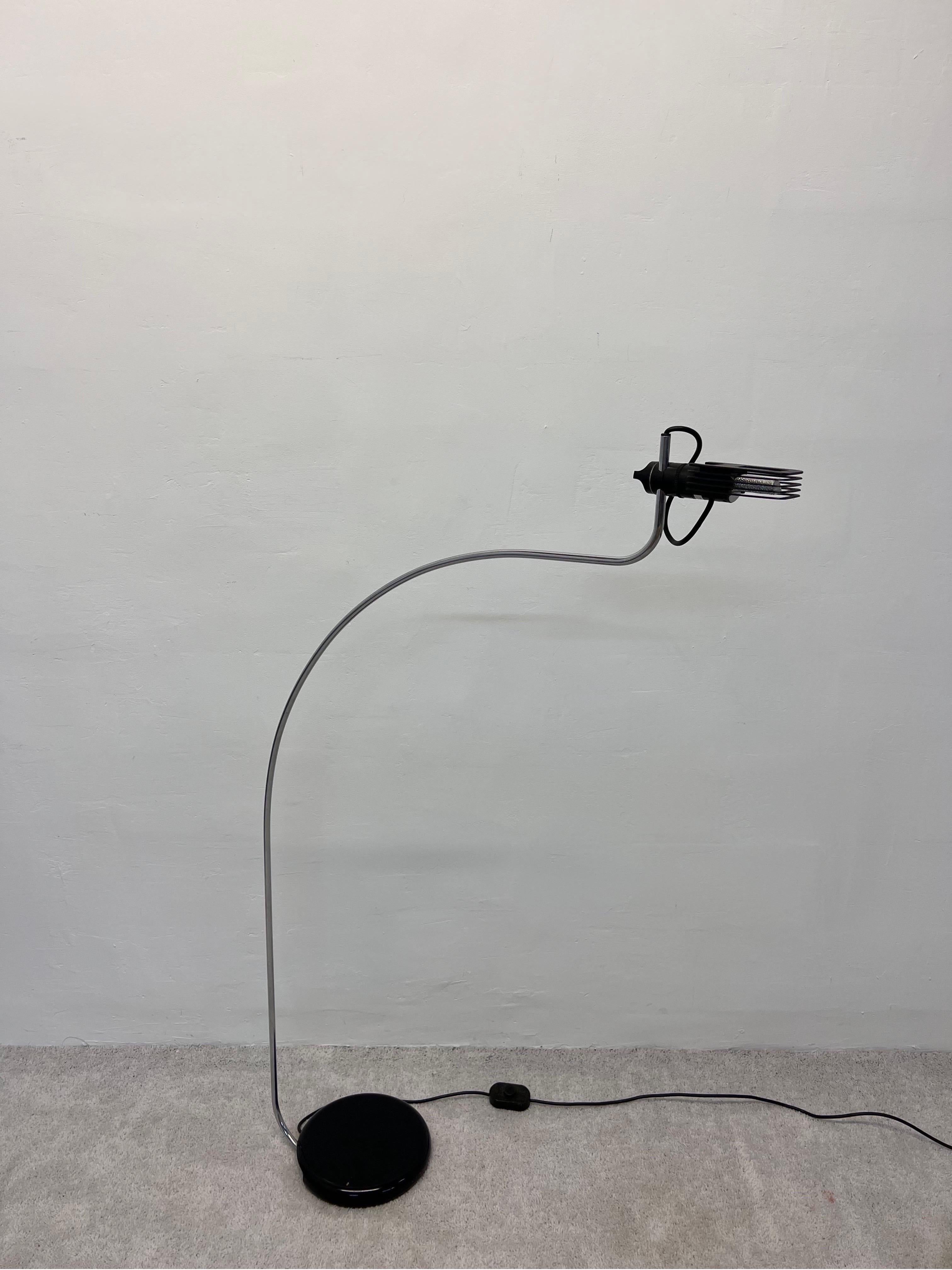 Bruno Gecchelin Wing Floor Lamp for Oluce, Italy, 1970s In Good Condition For Sale In Miami, FL