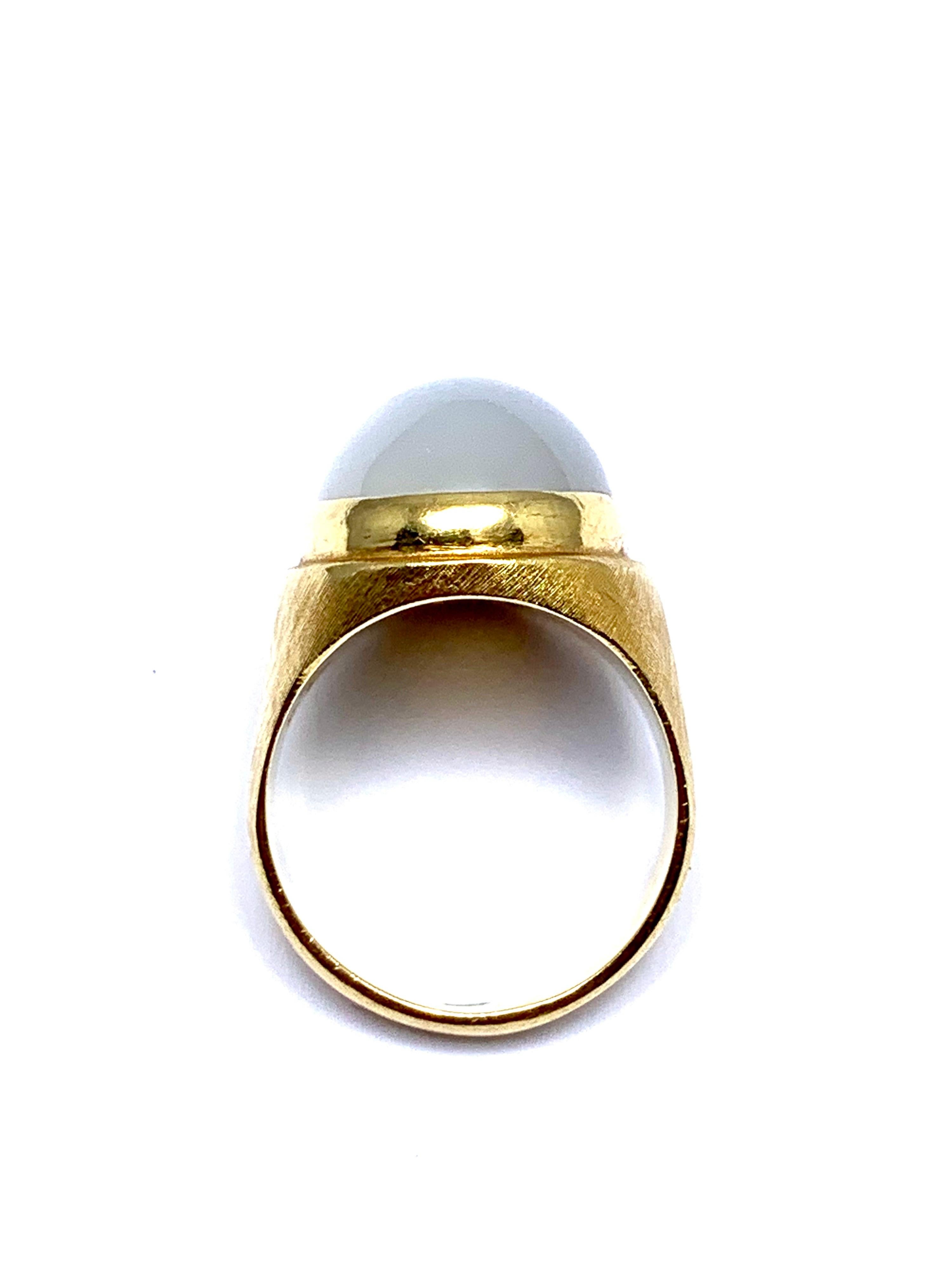 Women's or Men's Bruno Guidi 11.88 Carat Moonstone and 18 Karat Yellow Gold Ring