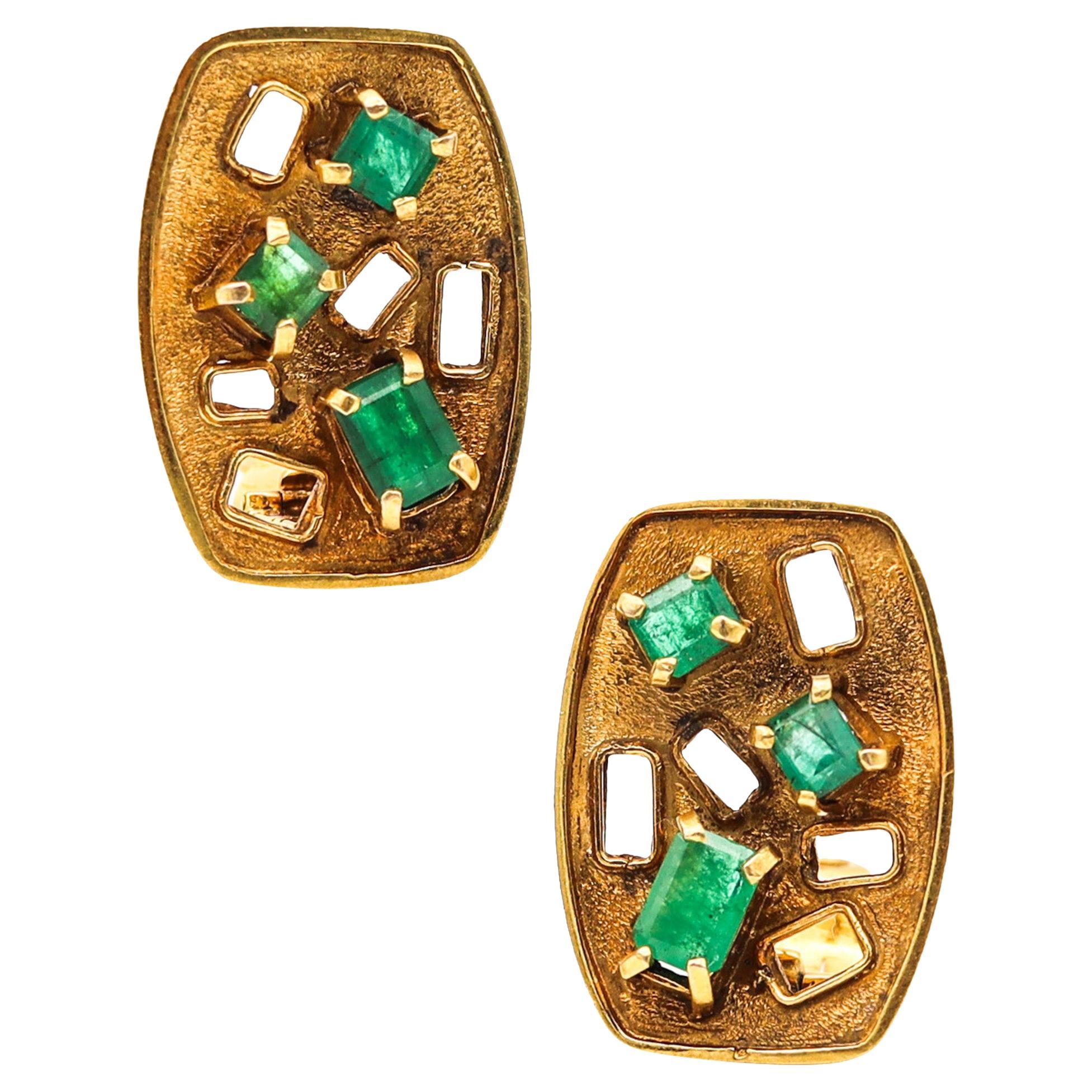 Bruno Guidi 1970 Retro Modernist Earrings In 18Kt Gold With 4.45 Ctw In Emeralds For Sale