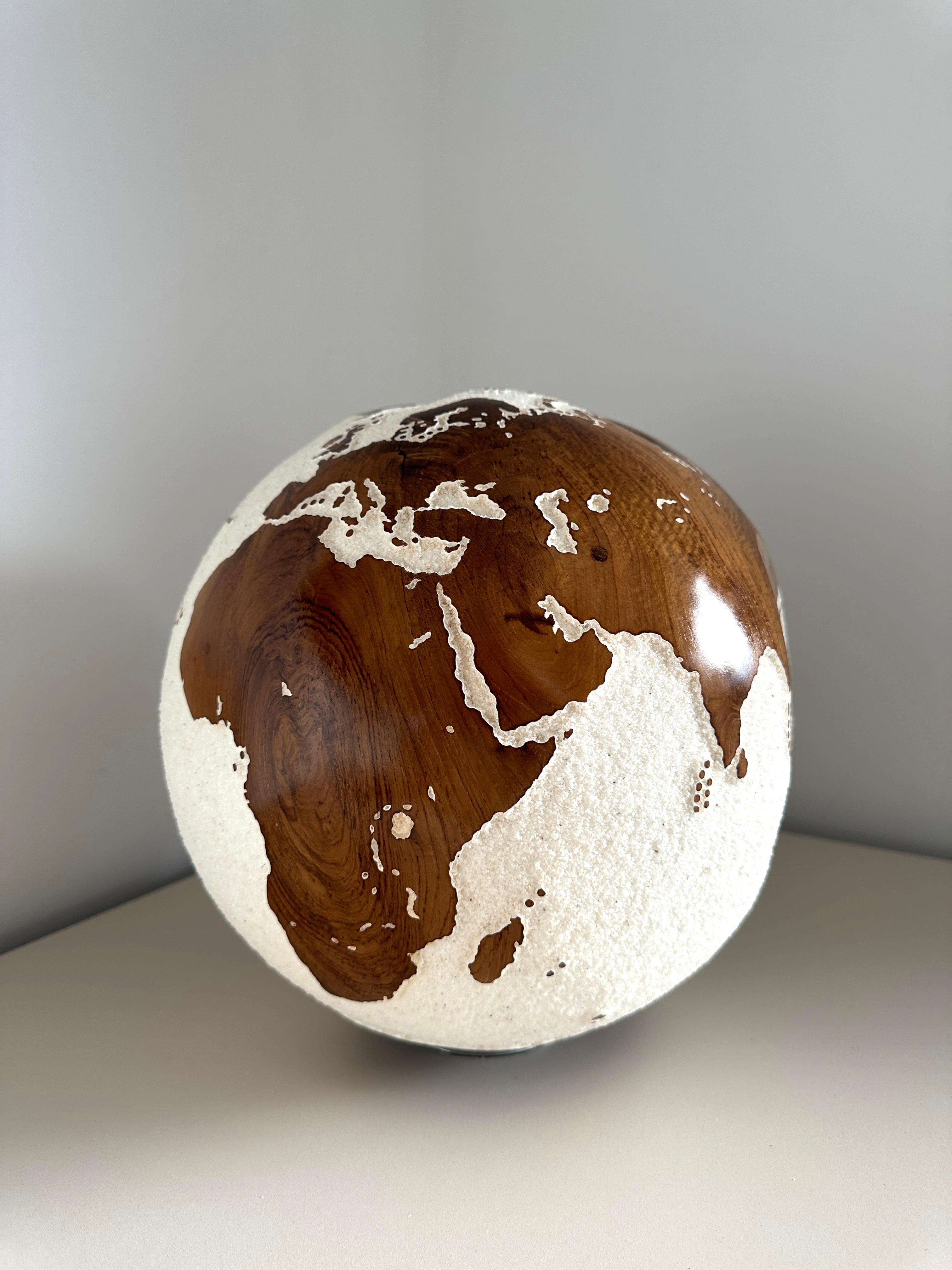 Rund um den Globus Bruno Helgen Zeitgenössische Weltkugel-Skulptur aus Holz  im Angebot 9
