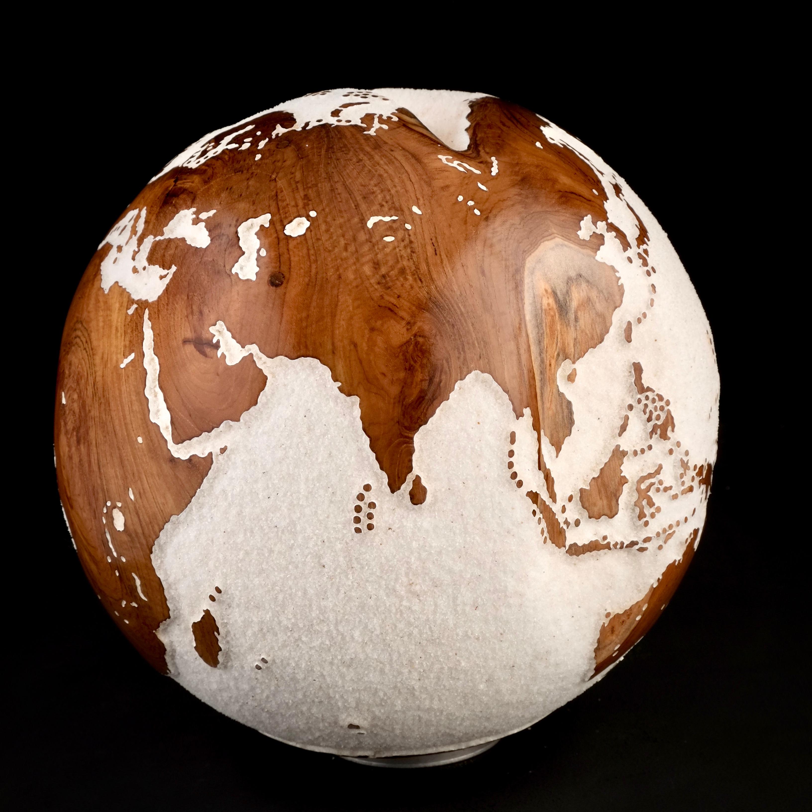 Rund um den Globus Bruno Helgen Zeitgenössische Weltkugel-Skulptur aus Holz  im Angebot 10