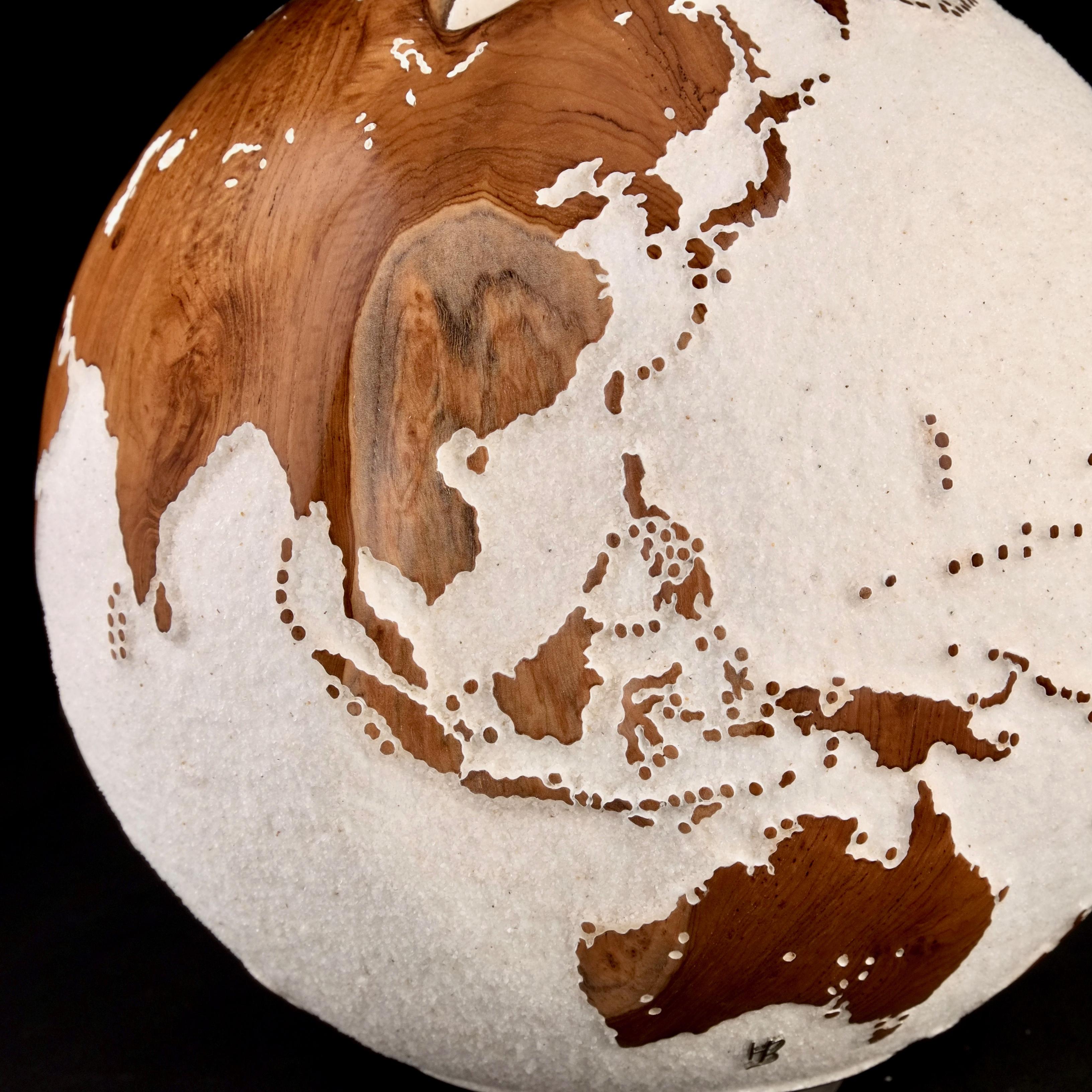 Rund um den Globus Bruno Helgen Zeitgenössische Weltkugel-Skulptur aus Holz  im Angebot 12