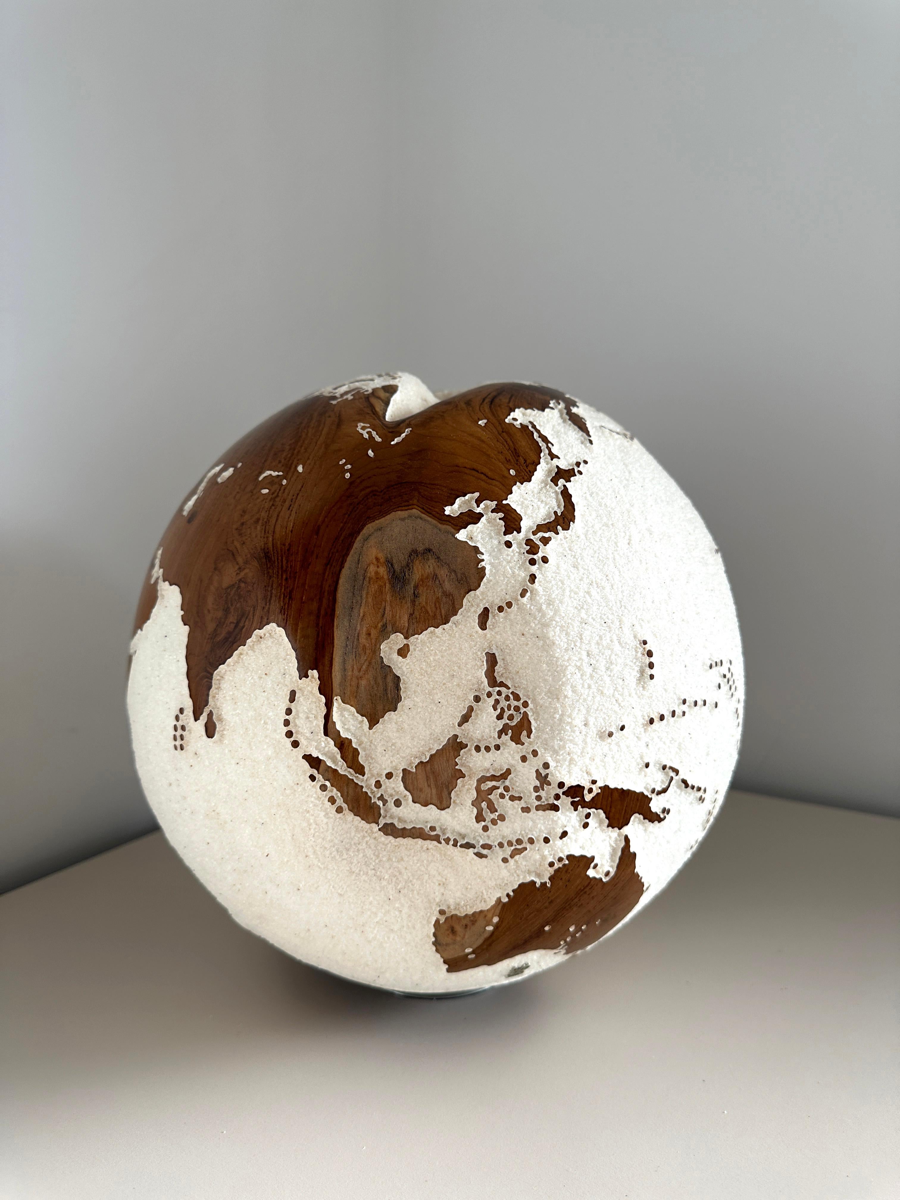 Rund um den Globus Bruno Helgen Zeitgenössische Weltkugel-Skulptur aus Holz  im Angebot 13