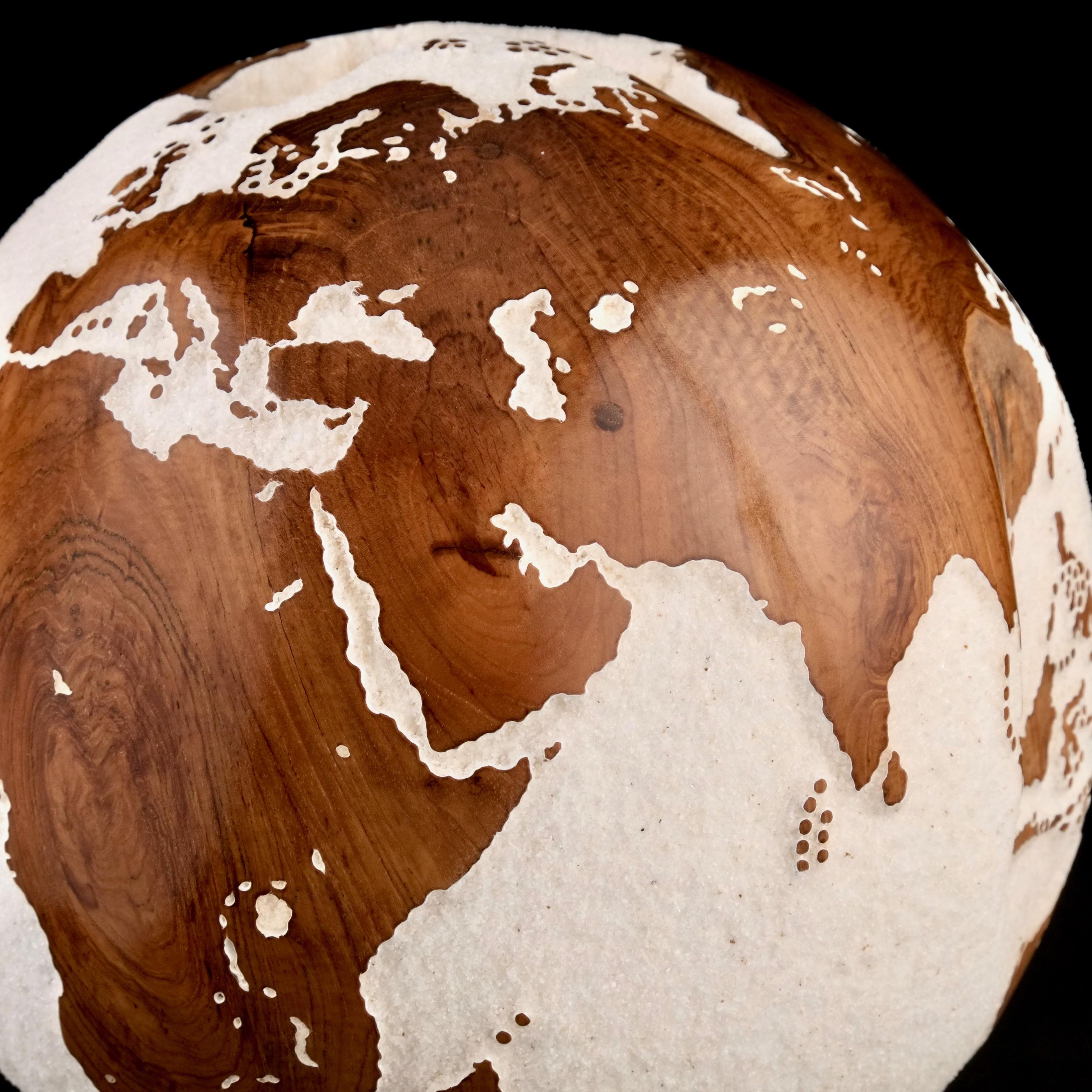 Rund um den Globus Bruno Helgen Zeitgenössische Weltkugel-Skulptur aus Holz  im Angebot 14