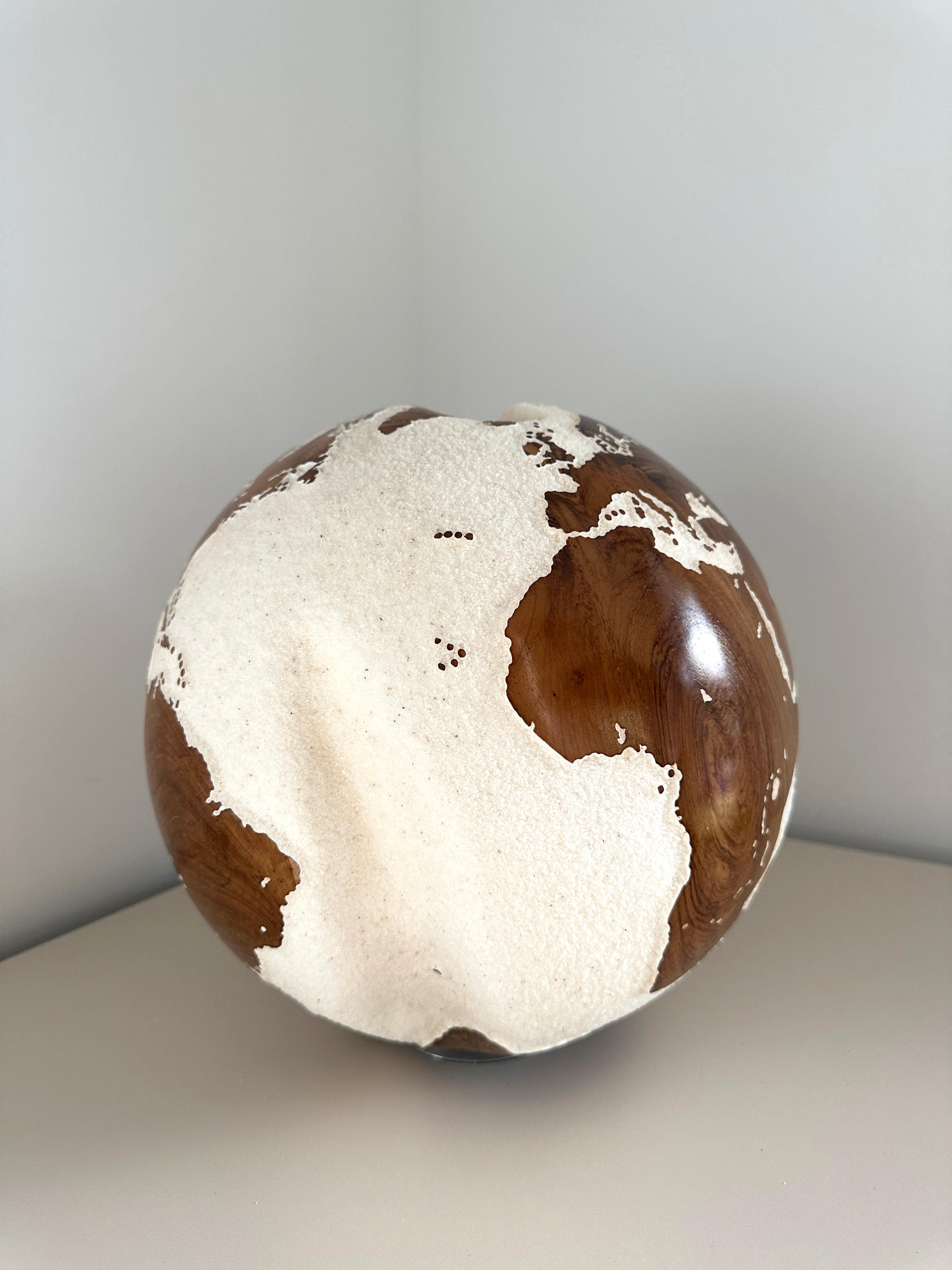 Rund um den Globus Bruno Helgen Zeitgenössische Weltkugel-Skulptur aus Holz  im Angebot 7