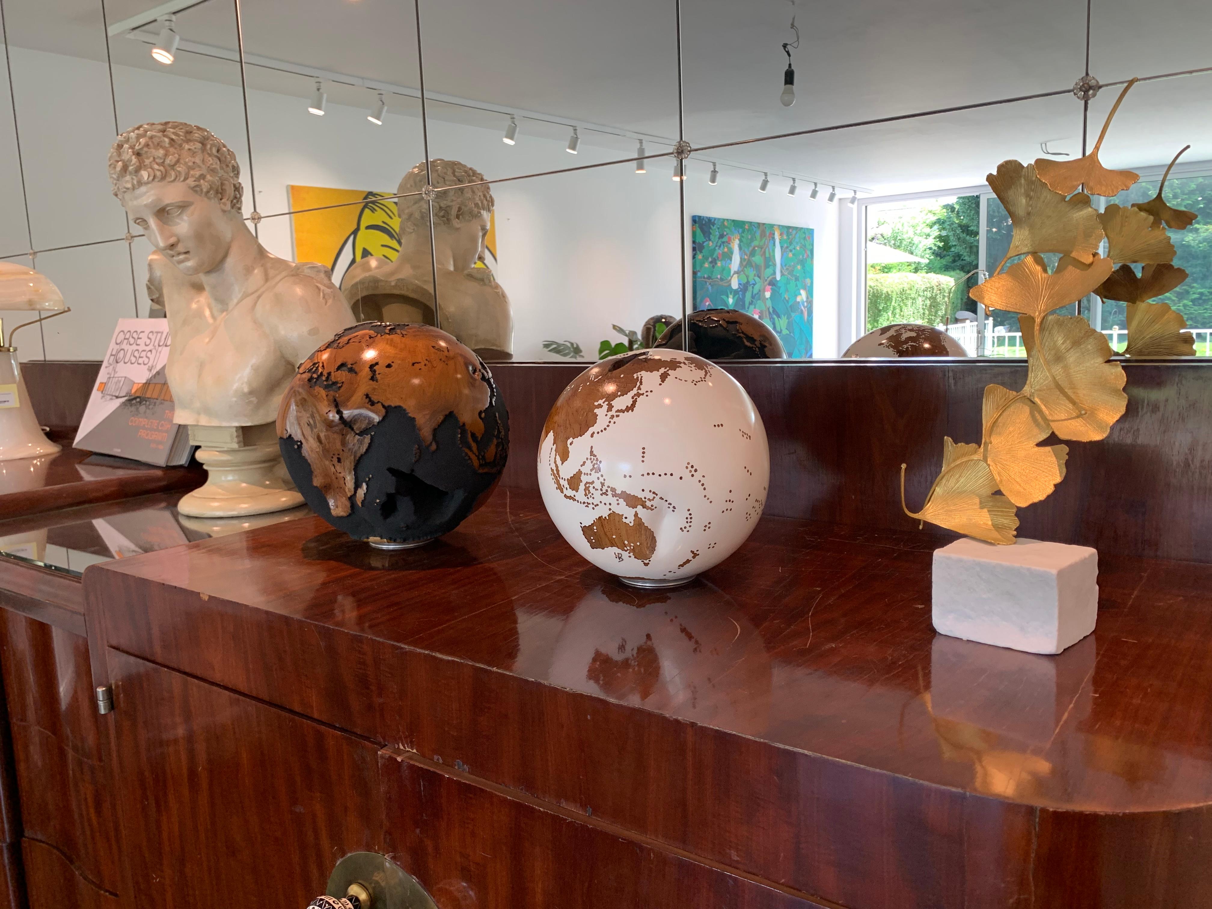 Bruno Helgen, sculpture contemporaine en forme de globe en bois tourné, presque parfaite mais blanche  en vente 5