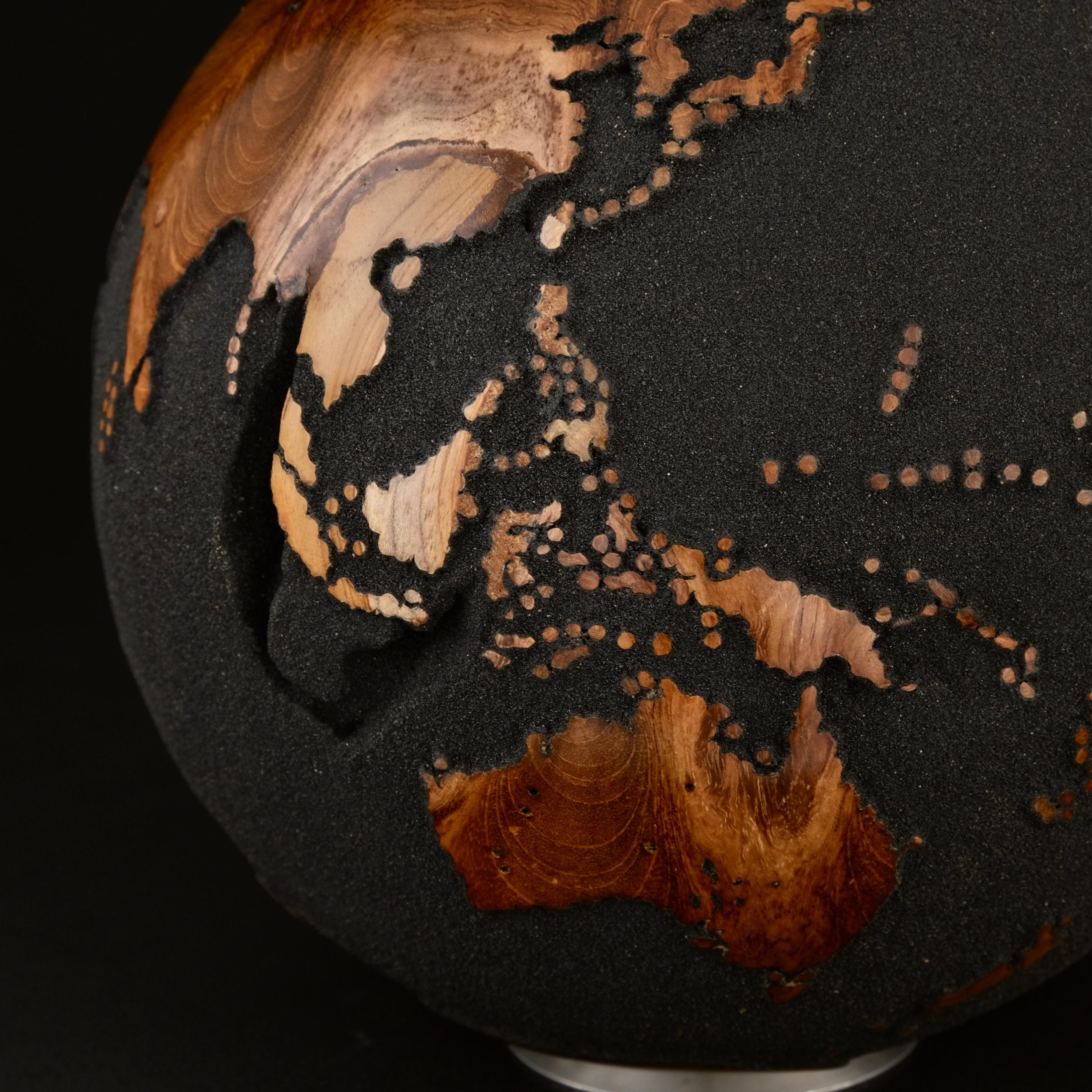 Around the Globe Black Teak by Bruno Helgen - Weltkugel aus Holz Skulptur im Angebot 16