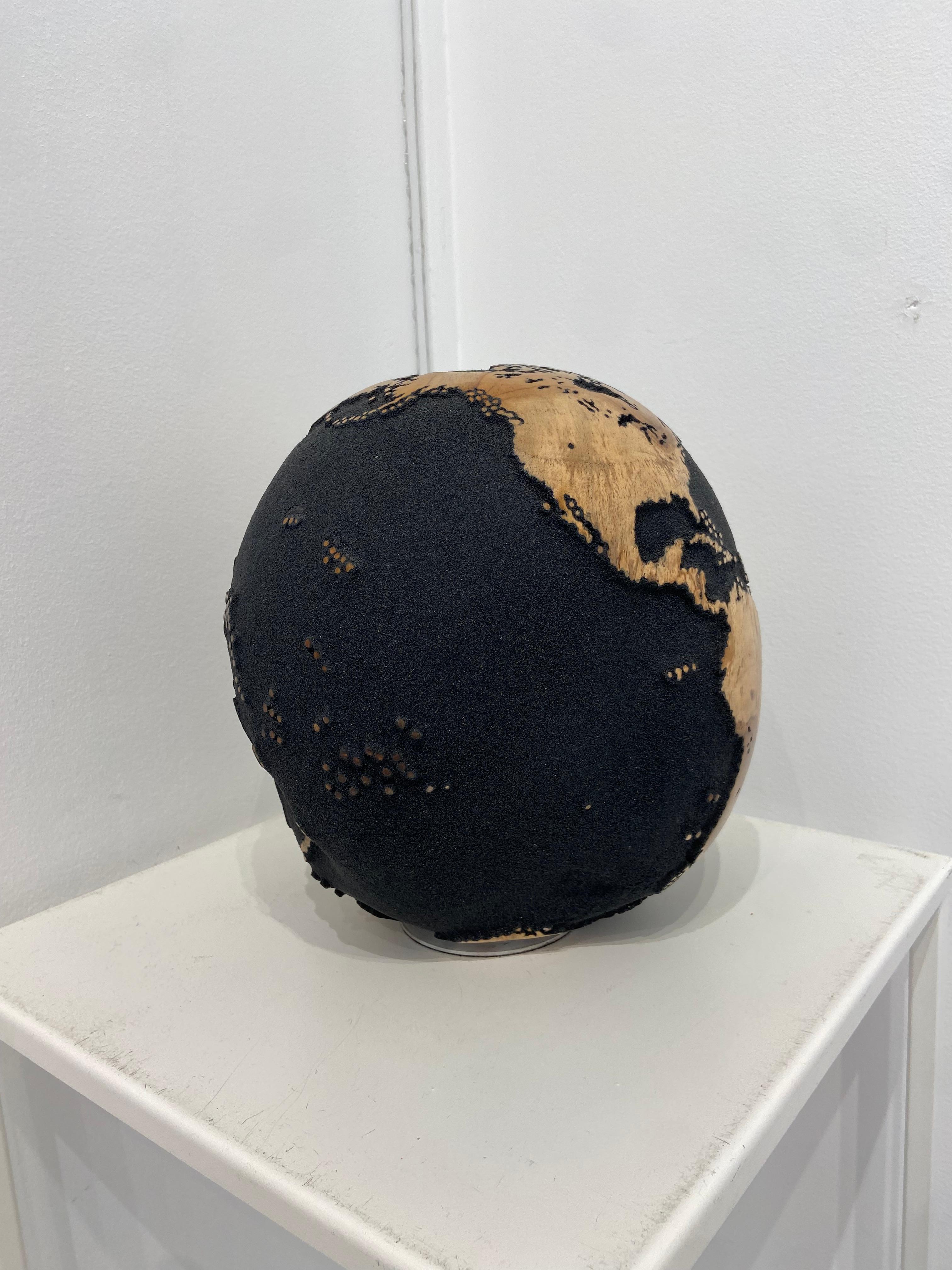 Black sand - Contemporary Sculpture by Bruno Helgen