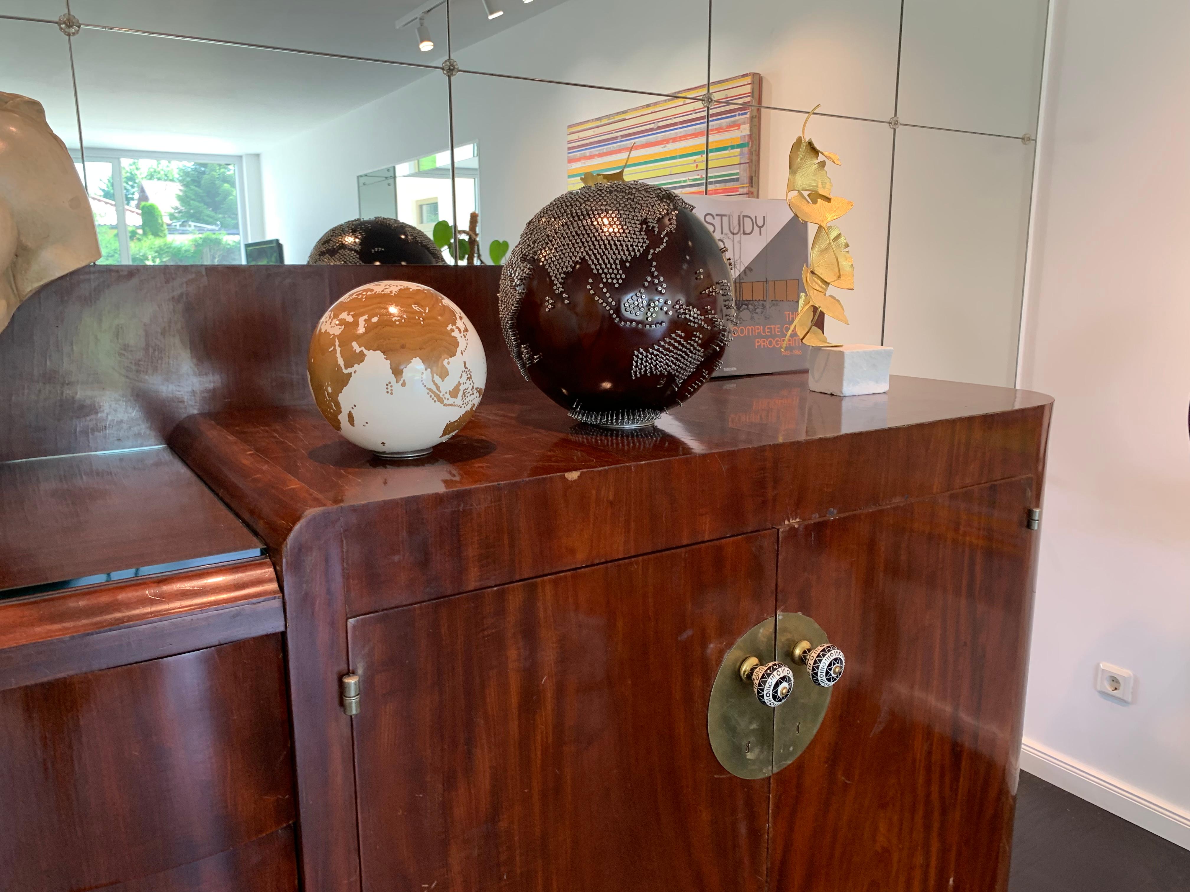 Bolts de Bruno Helgen - Sculpture contemporaine en forme de globe en bois tourné  en vente 11