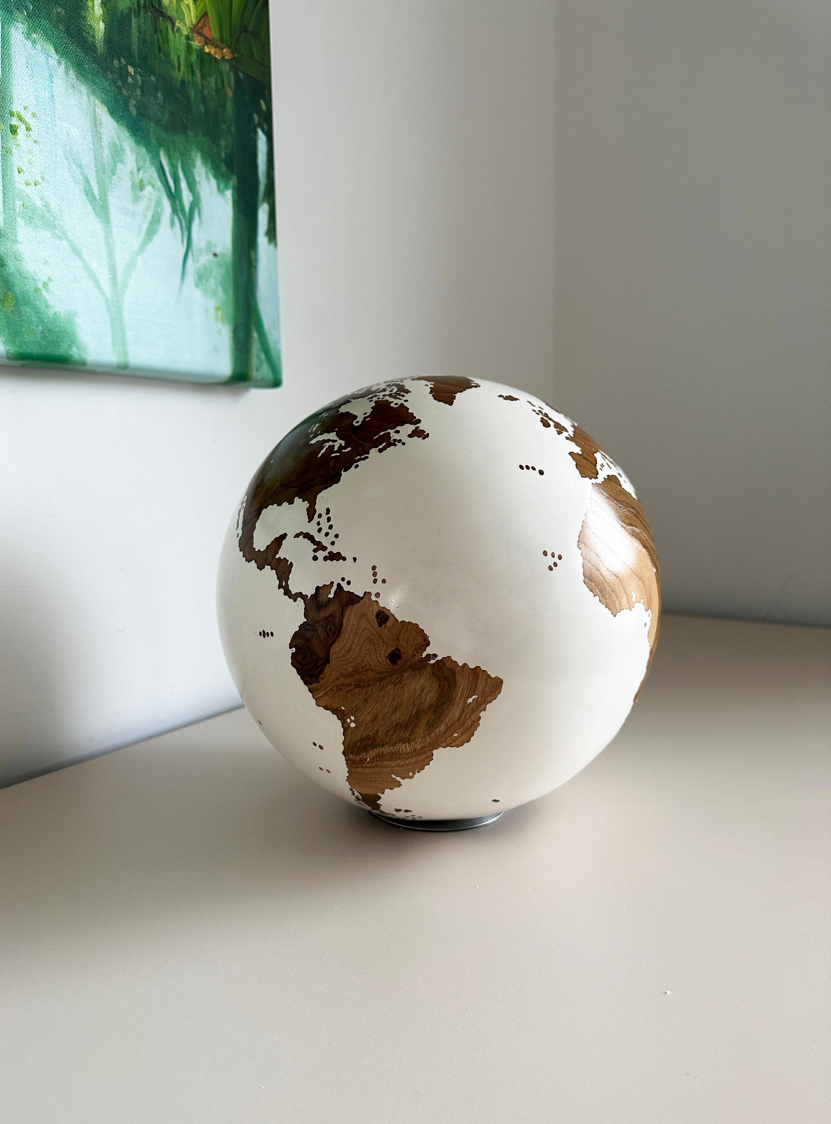 Reise um die Welt Bruno Helgen Zeitgenössische drehbare Globusskulptur im Angebot 5