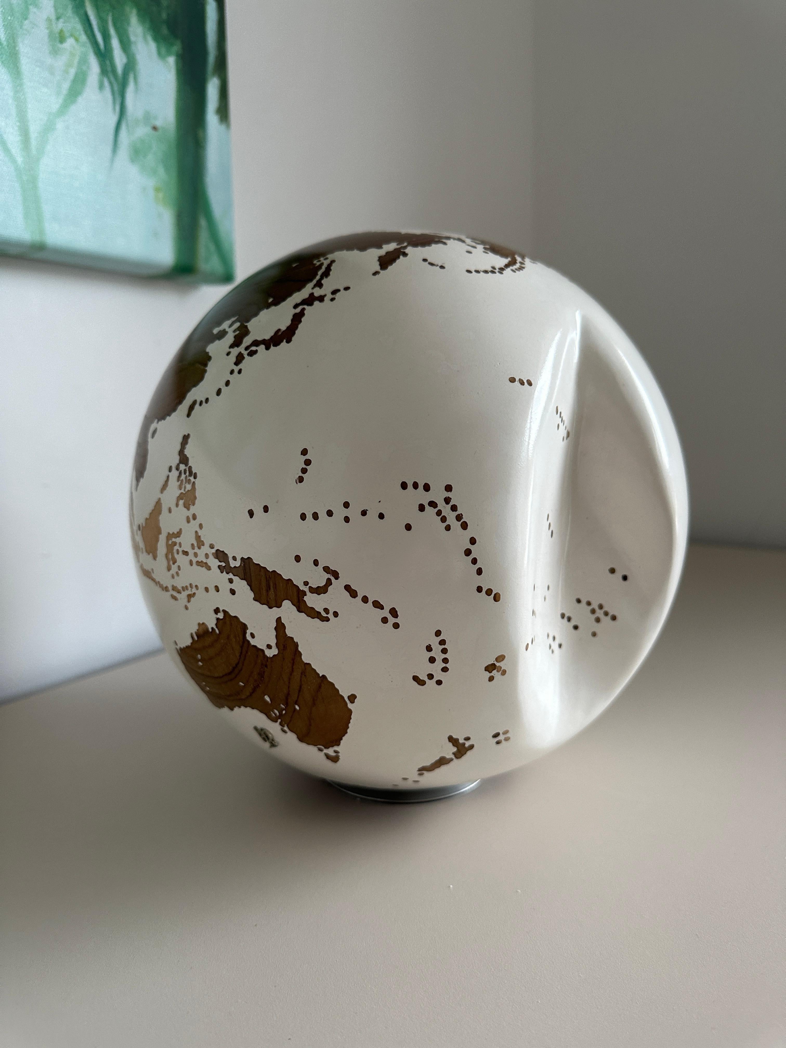 Excursion autour du monde Bruno Helgen Sculpture contemporaine de globe terrestre tournant  en vente 7