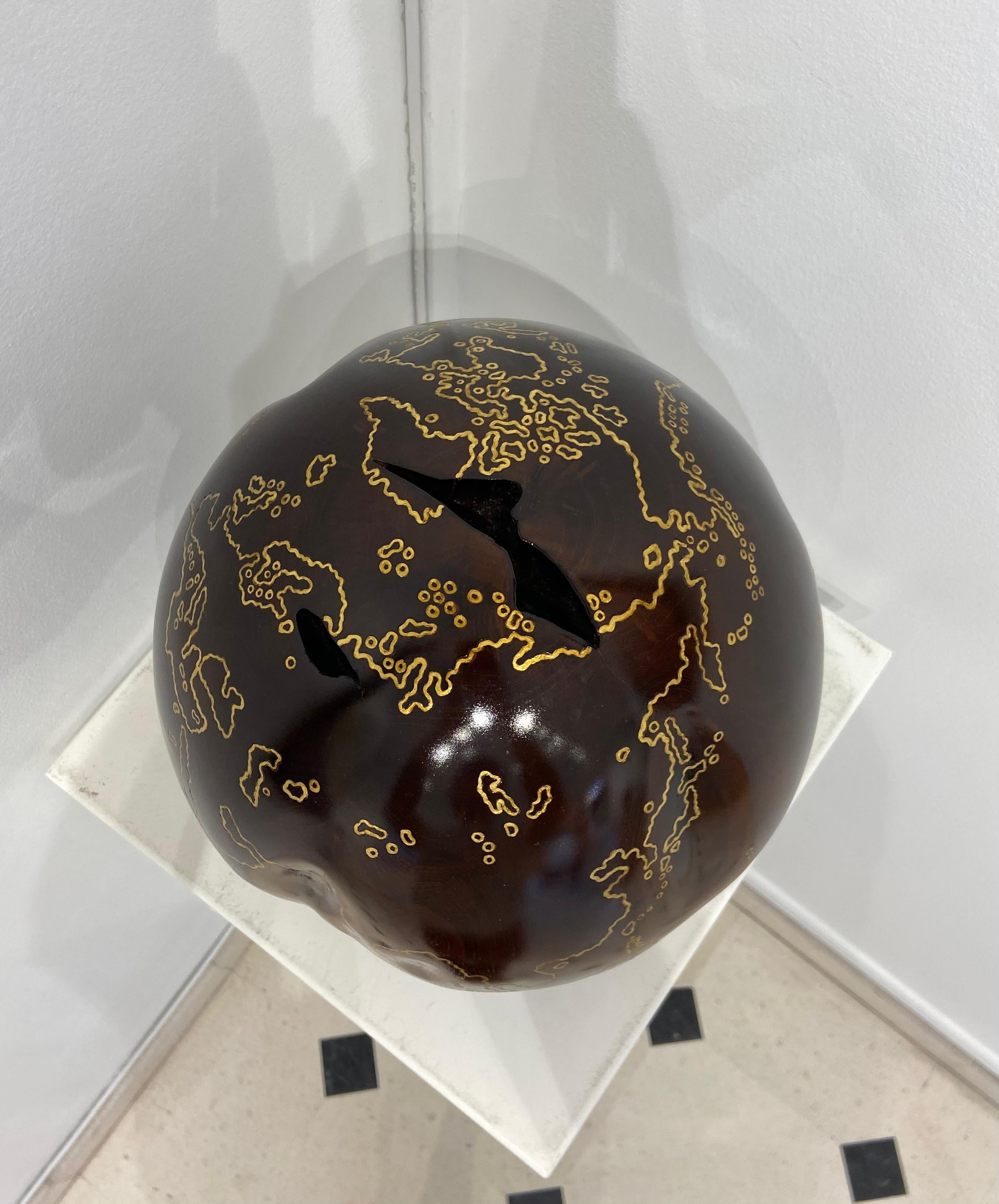 Lignes dorées Globe - Sculpture de Bruno Helgen