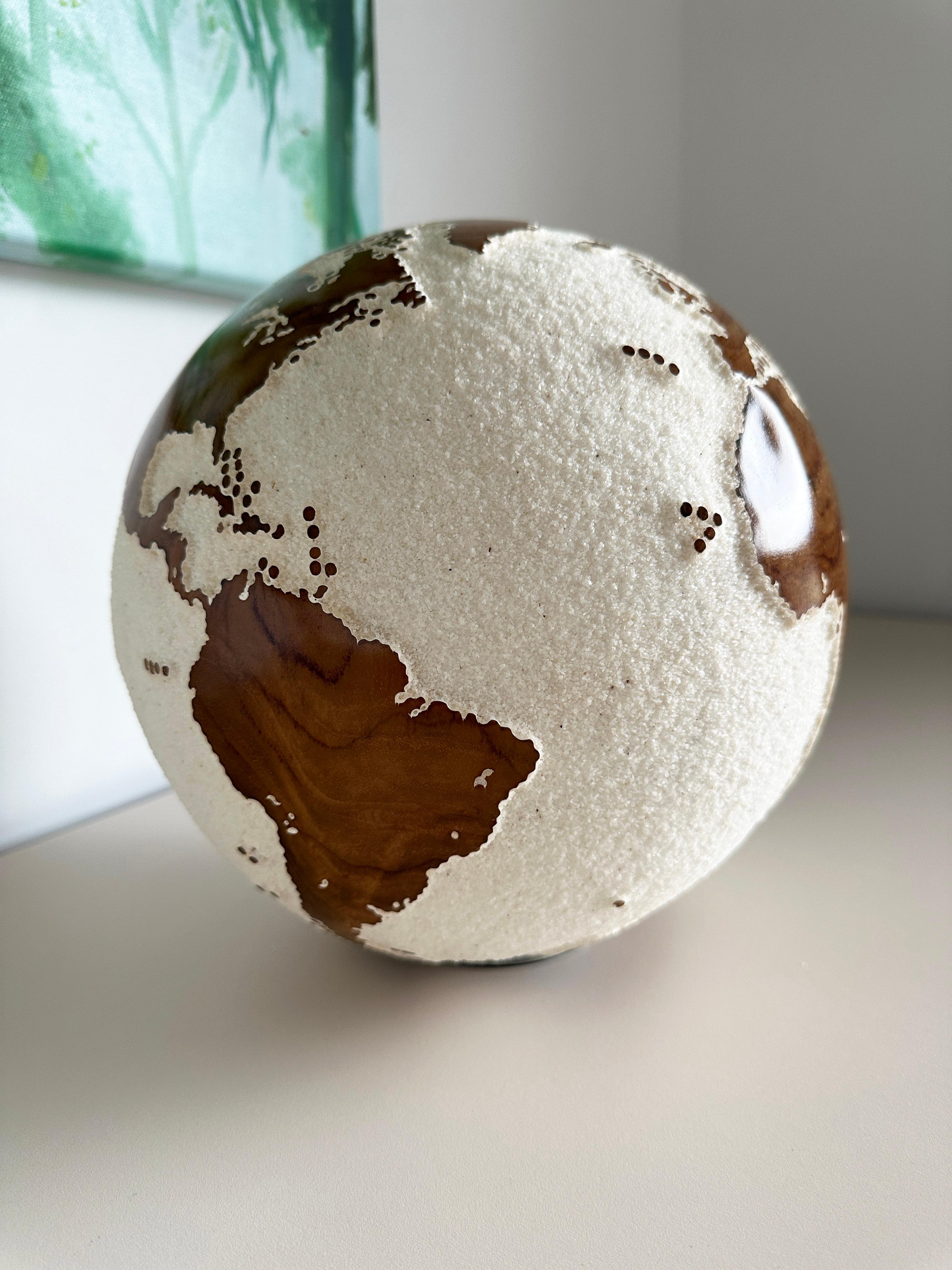 Globetrotter Teak Bruno Helgen Zeitgenössische gedrechselte Holzkugelskulptur im Angebot 14