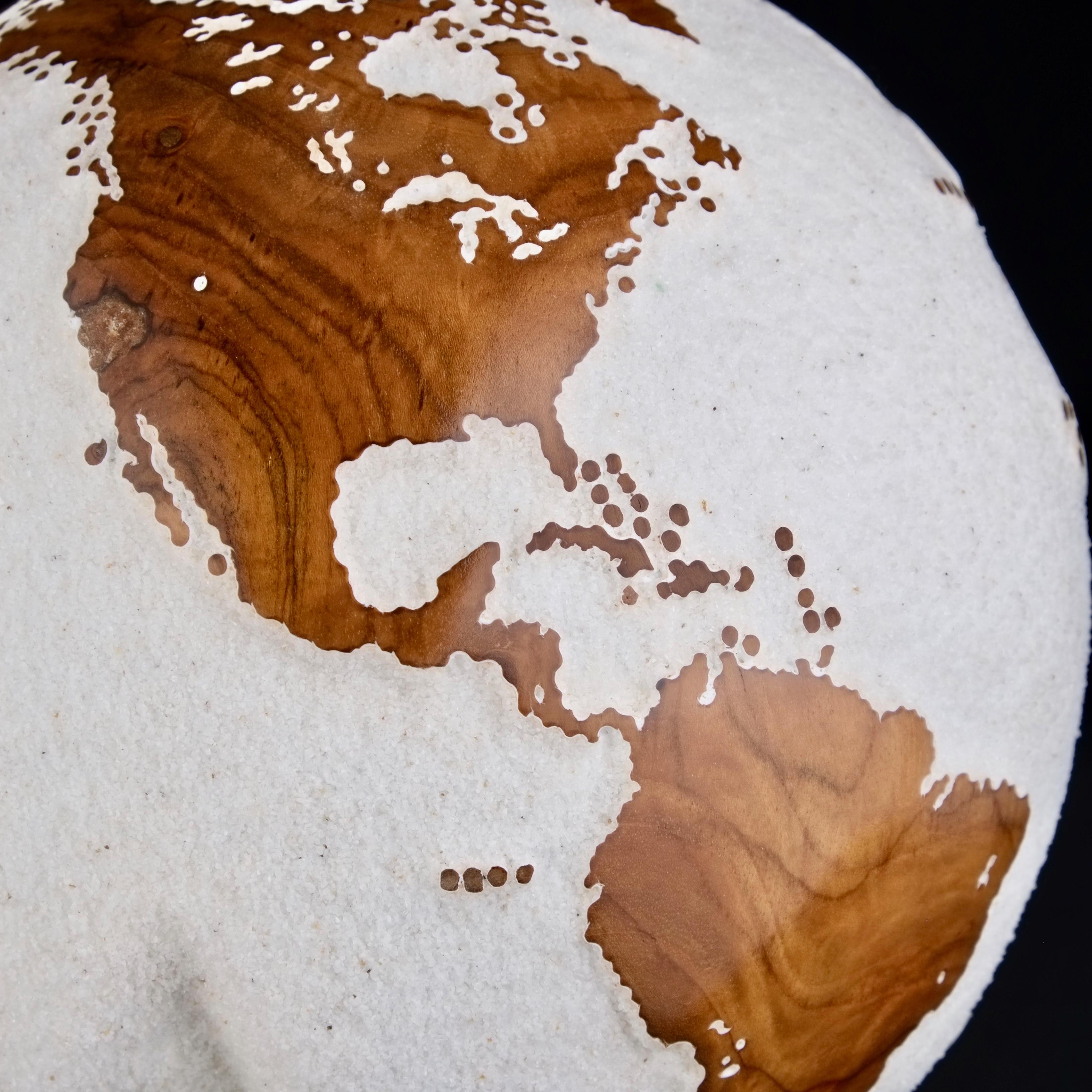 Globetrotter Teak Bruno Helgen Zeitgenössische gedrechselte Holzkugelskulptur im Angebot 18