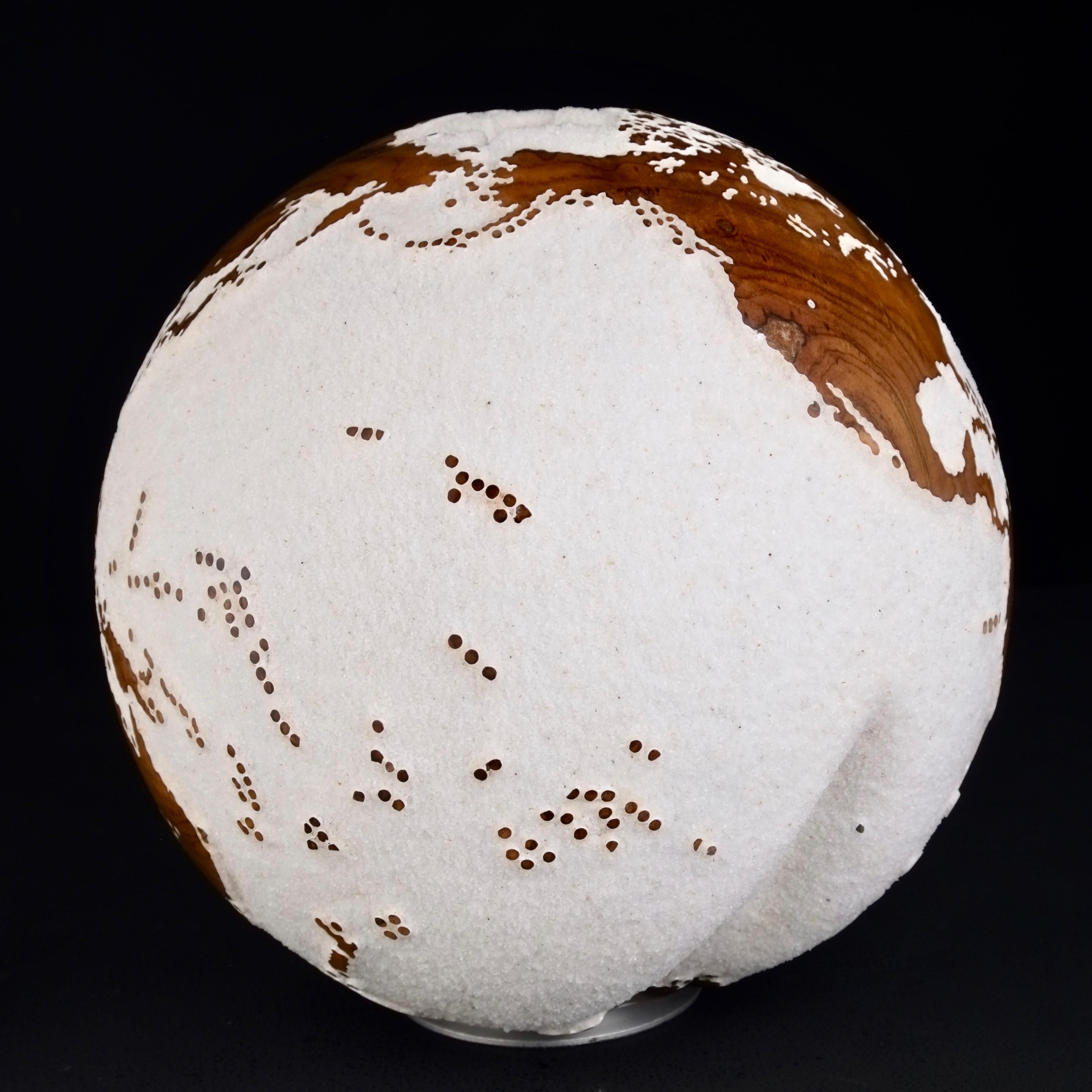 Globetrotter Teak Bruno Helgen Zeitgenössische gedrechselte Holzkugelskulptur im Angebot 6