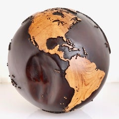 C'est une aventure Teck Walnut Stain by Bruno Helgen - sculpture globe en bois 