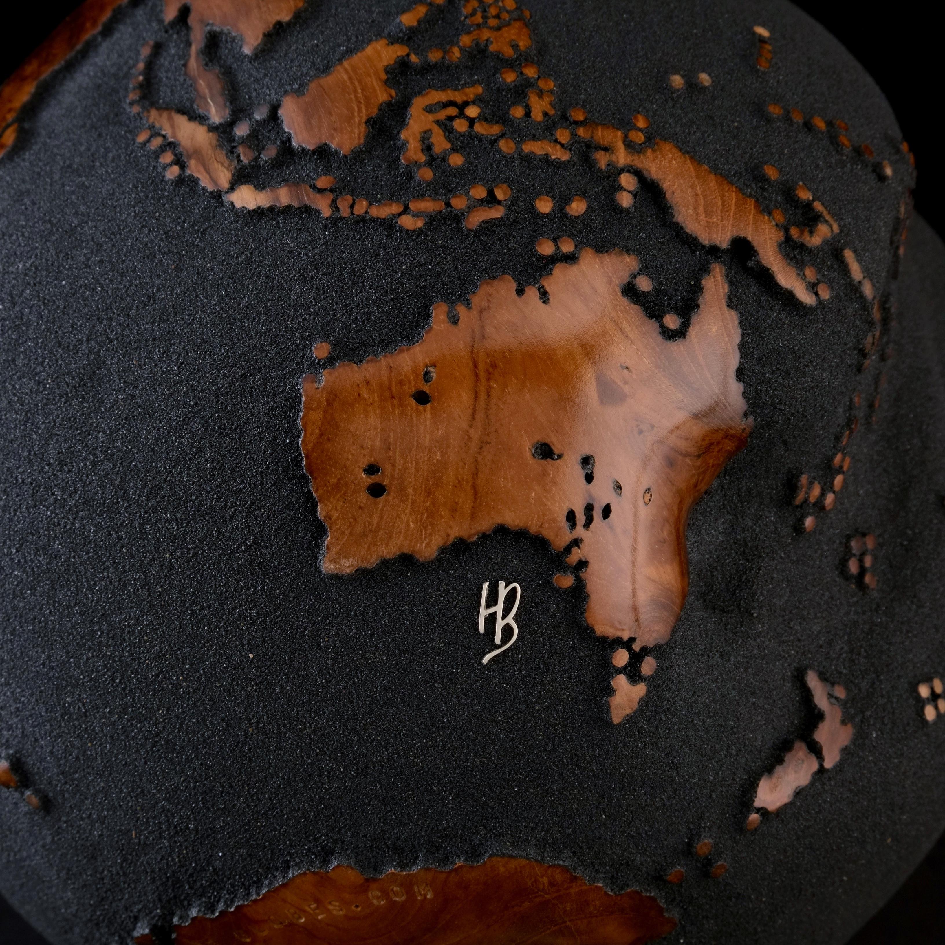 Let's explore the world by Bruno Helgen - teak wood lava sand globe sculpture en vente 17