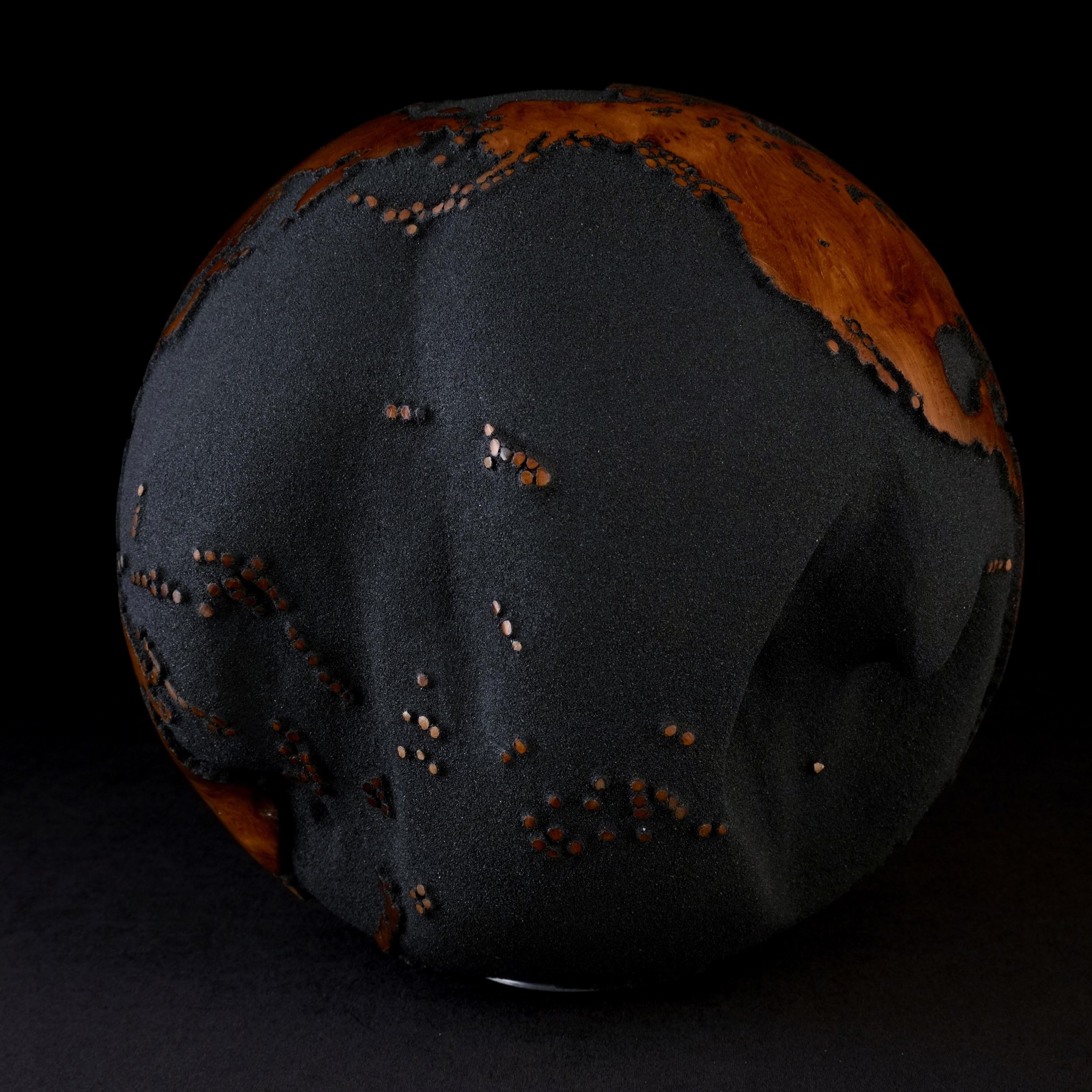 Let's explore the world by Bruno Helgen - teak wood lava sand globe sculpture en vente 5