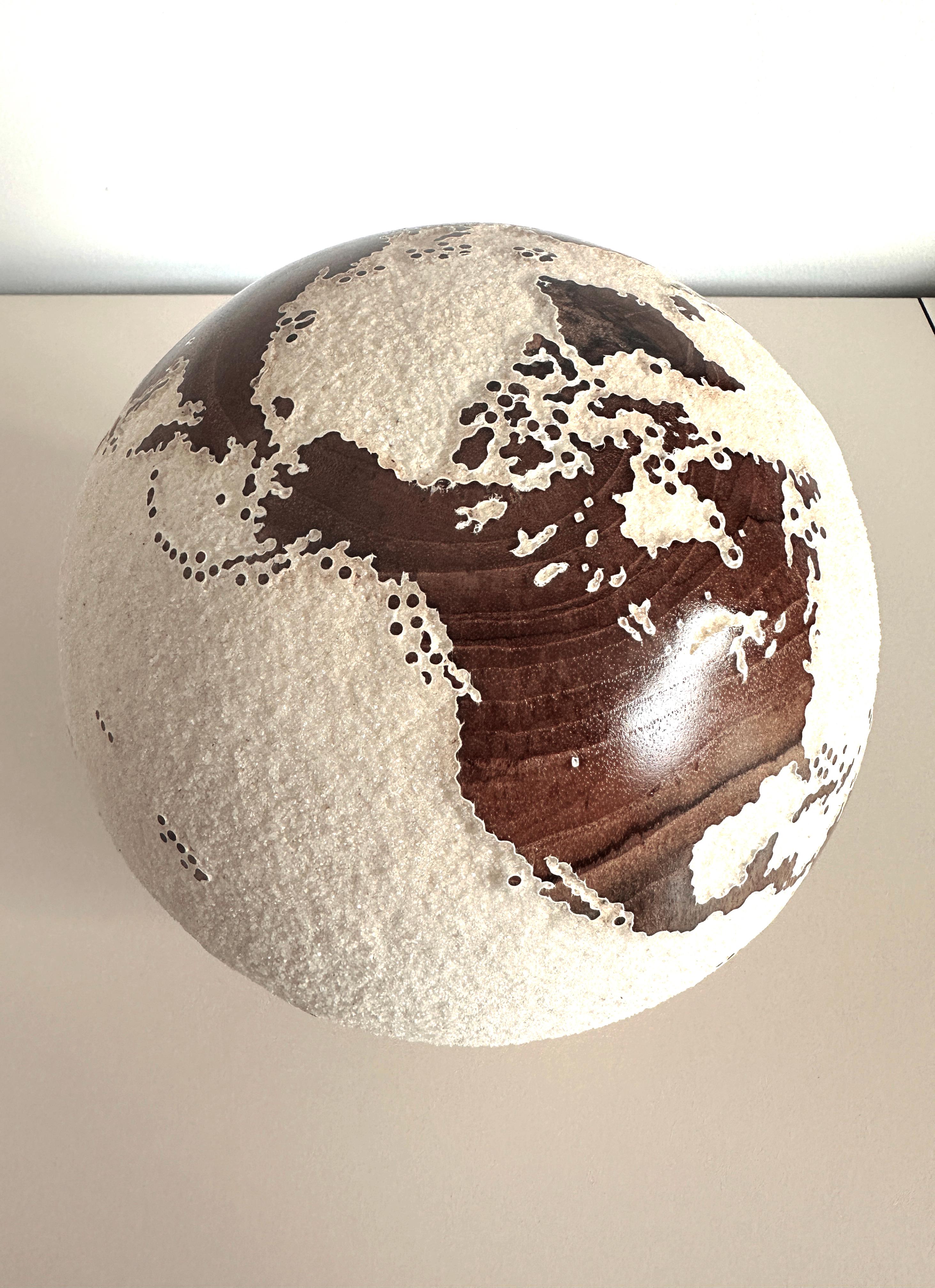Make a Journey Teak Bruno Helgen Contemporary Drechsler Holzkugel Skulptur im Angebot 9