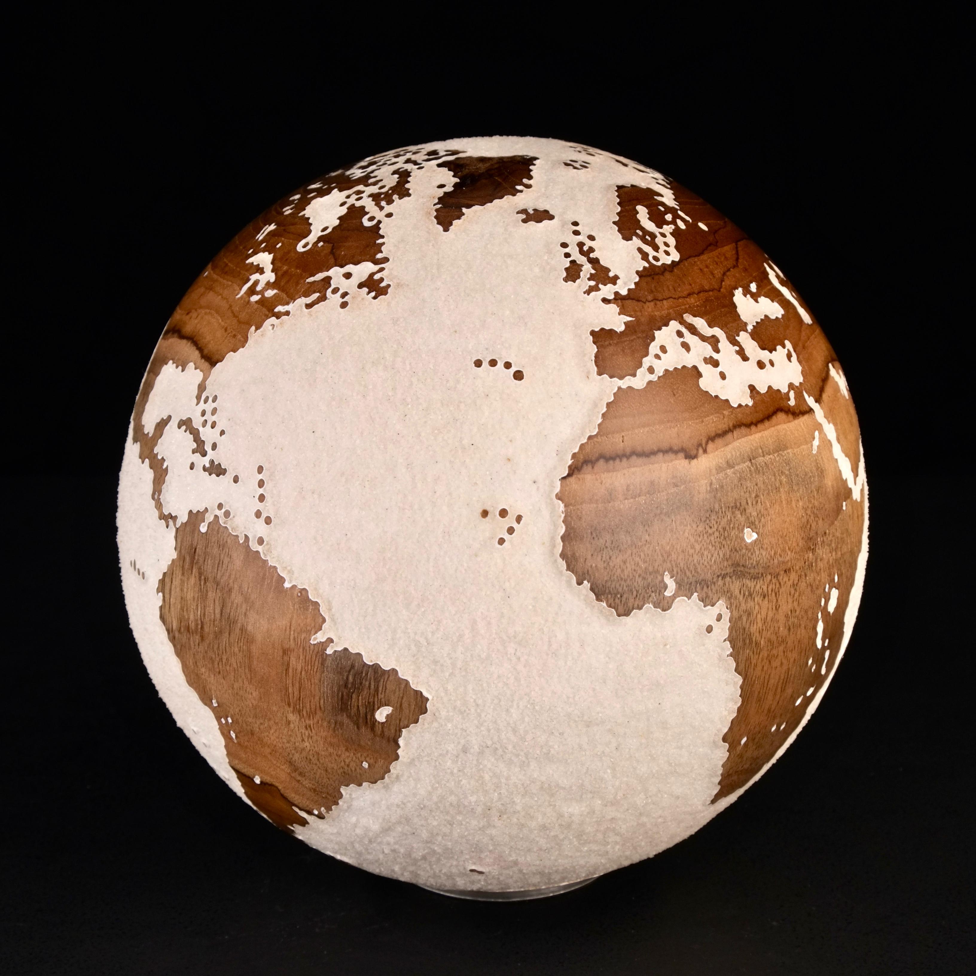 Make a Journey Teak Bruno Helgen Contemporary Drechsler Holzkugel Skulptur im Angebot 4